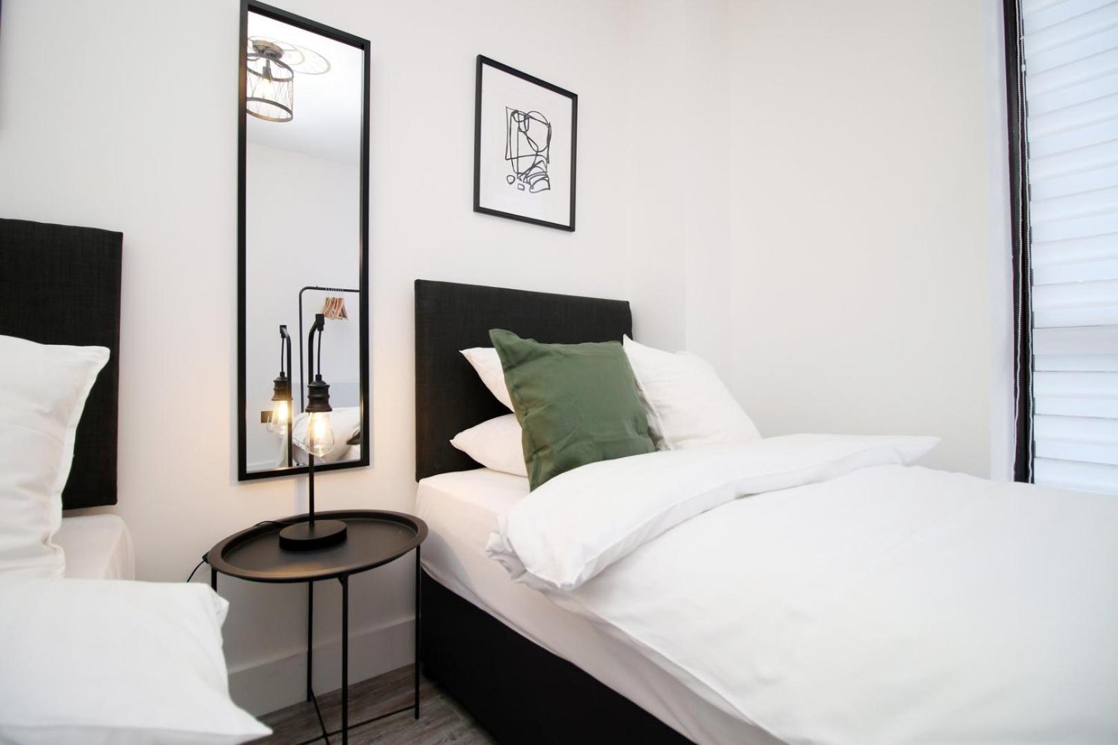 Cohost Partners | And Contemporary 2br