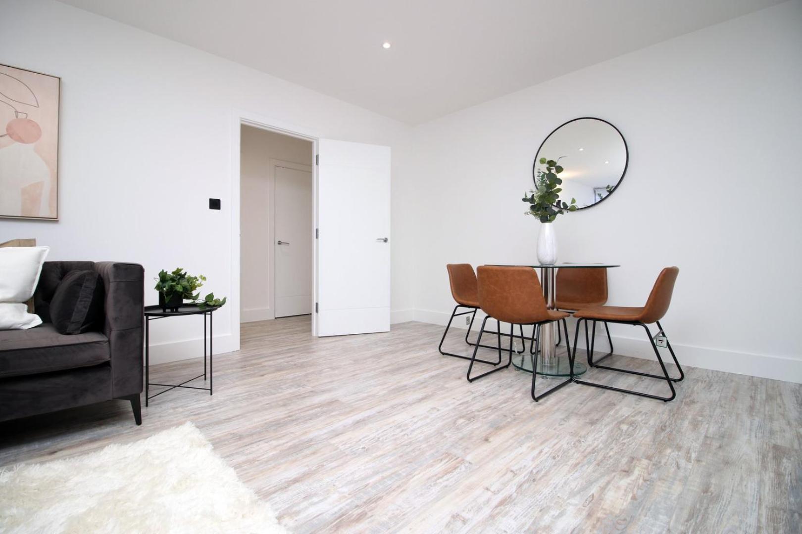 Cohost Partners | And Contemporary 2br Swindon
