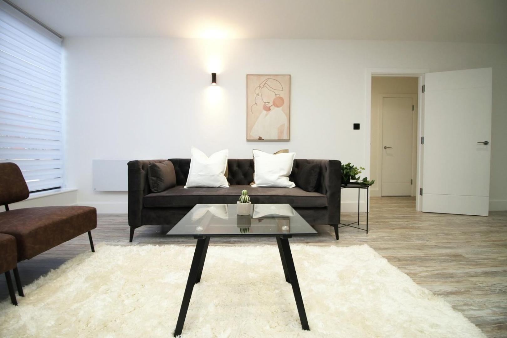 Apartment Cohost Partners | And Contemporary 2br *