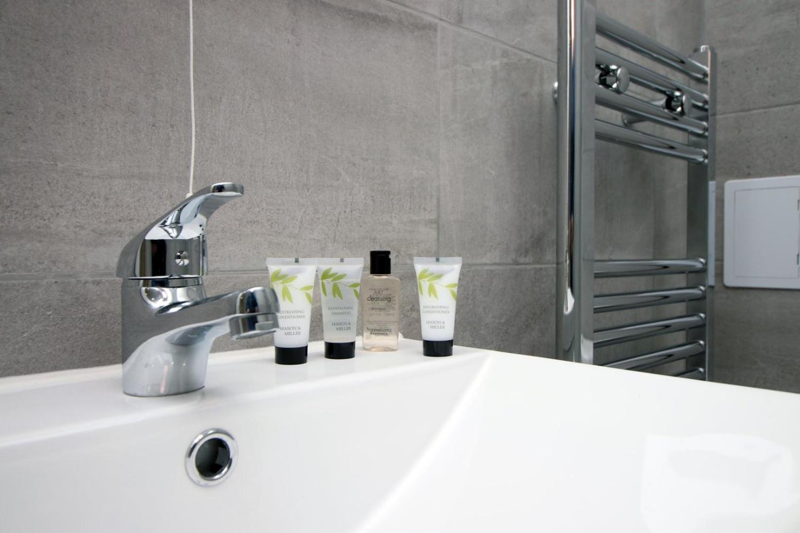 Cohost Partners | And Contemporary 2br Apartment