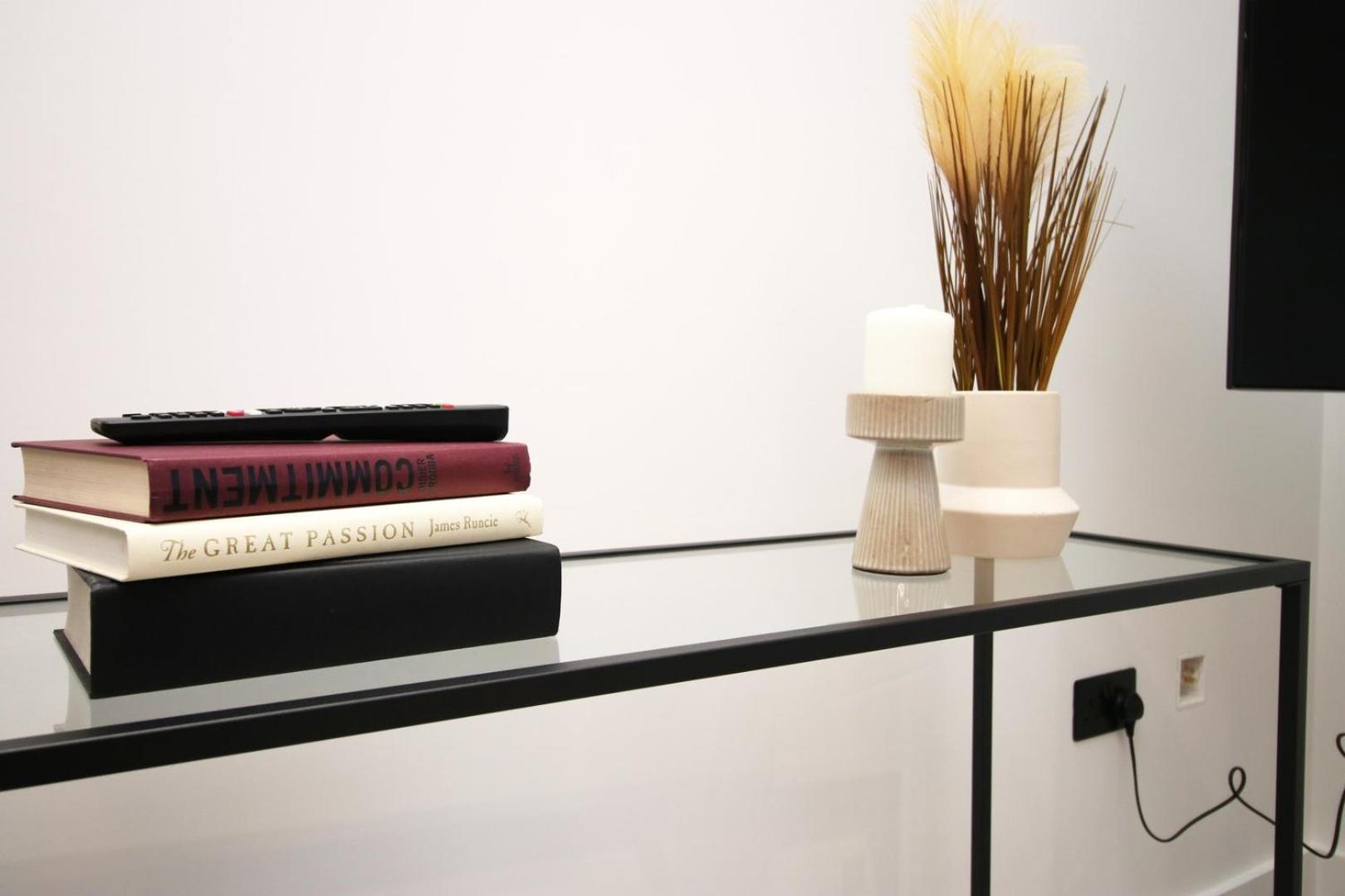 Apartment Cohost Partners | And Contemporary 2br *