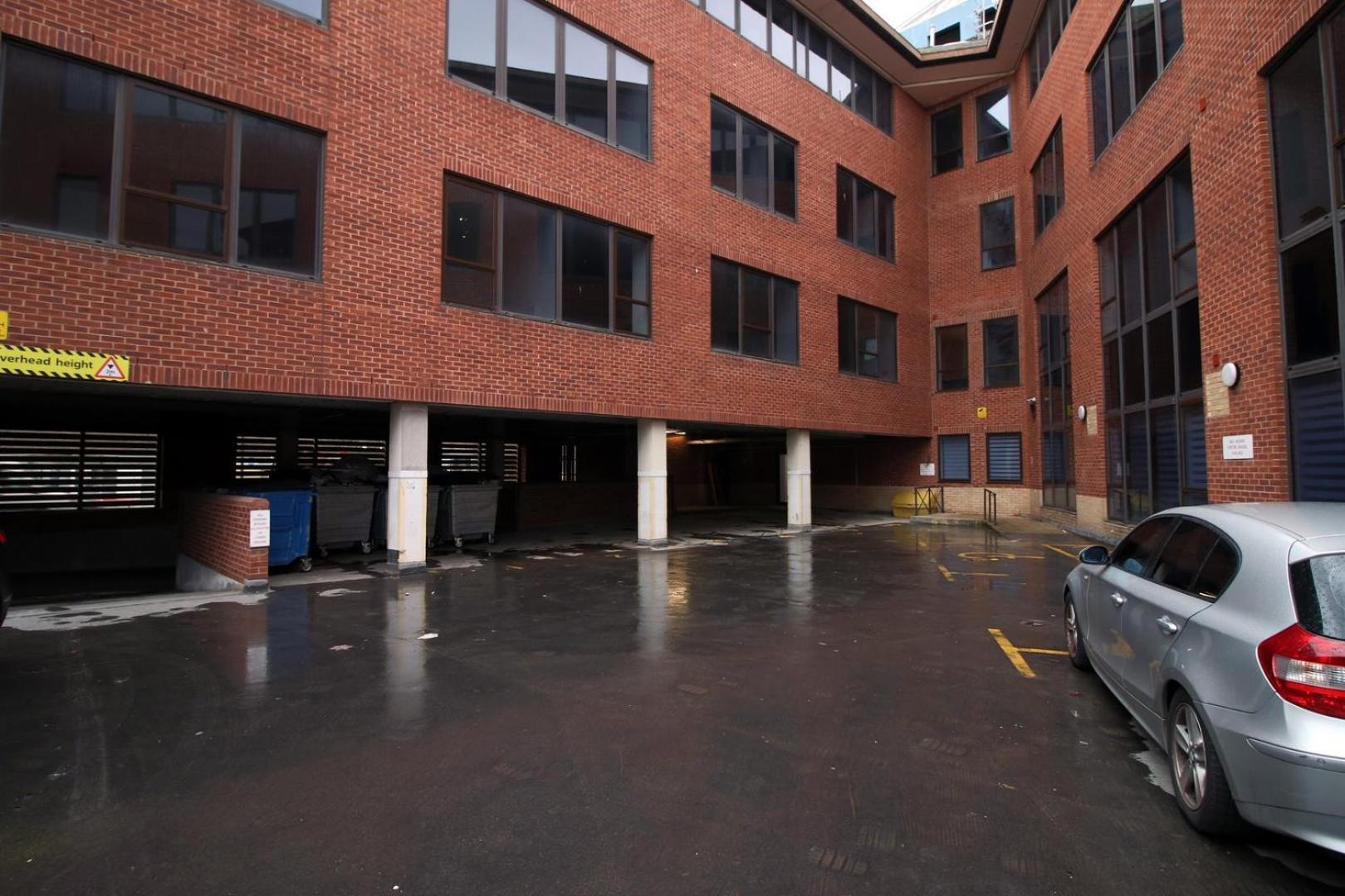 Cohost Partners | And Contemporary 2br * Swindon