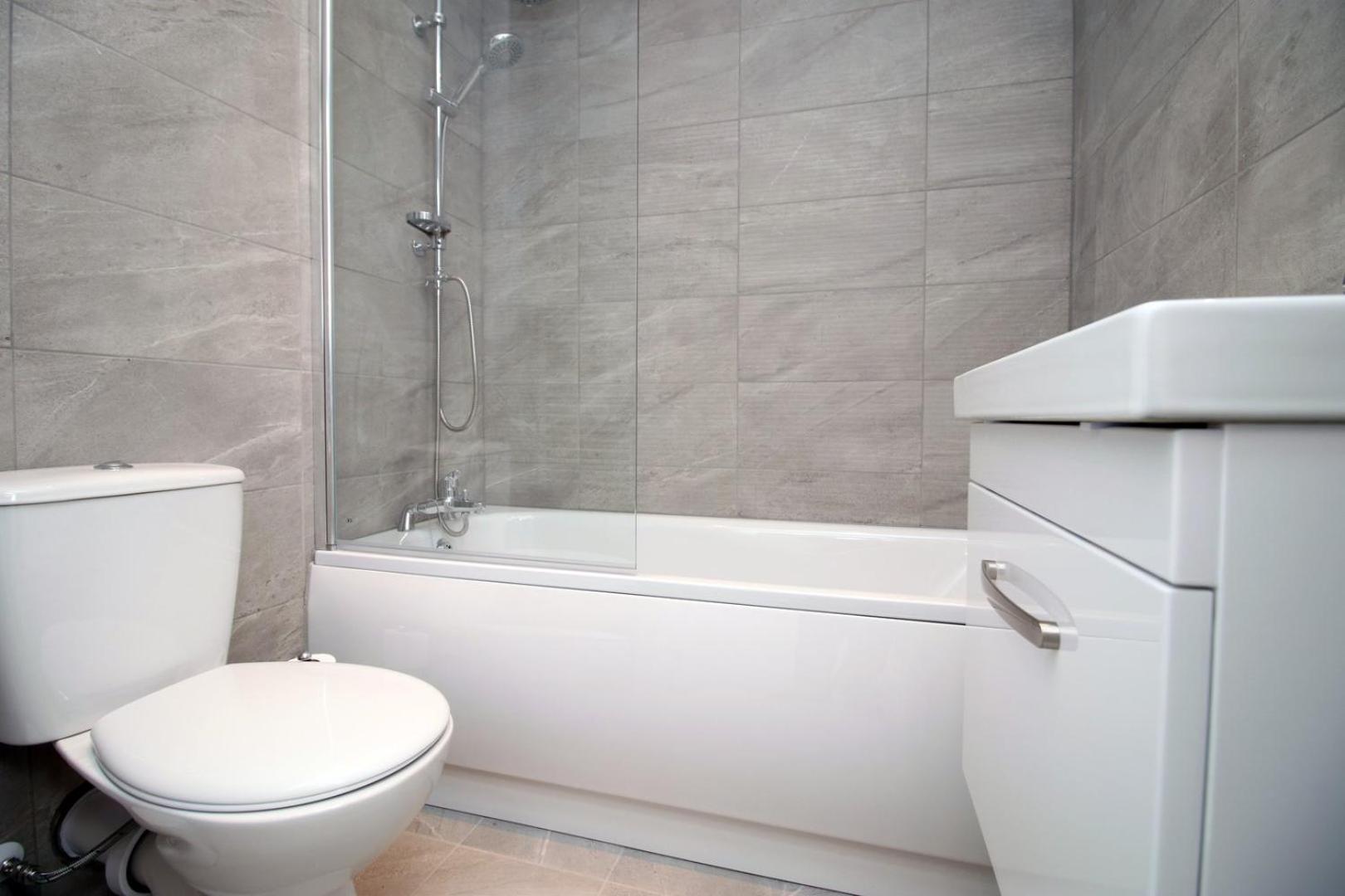 2 Bedroom With Free Parking Apartamento Swindon