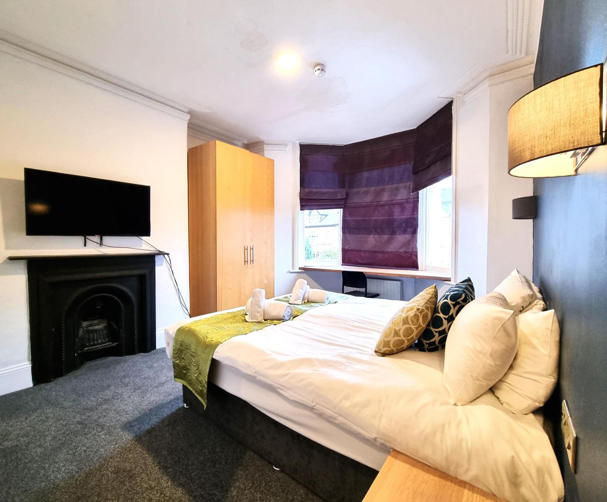 Apartment Bath Road *