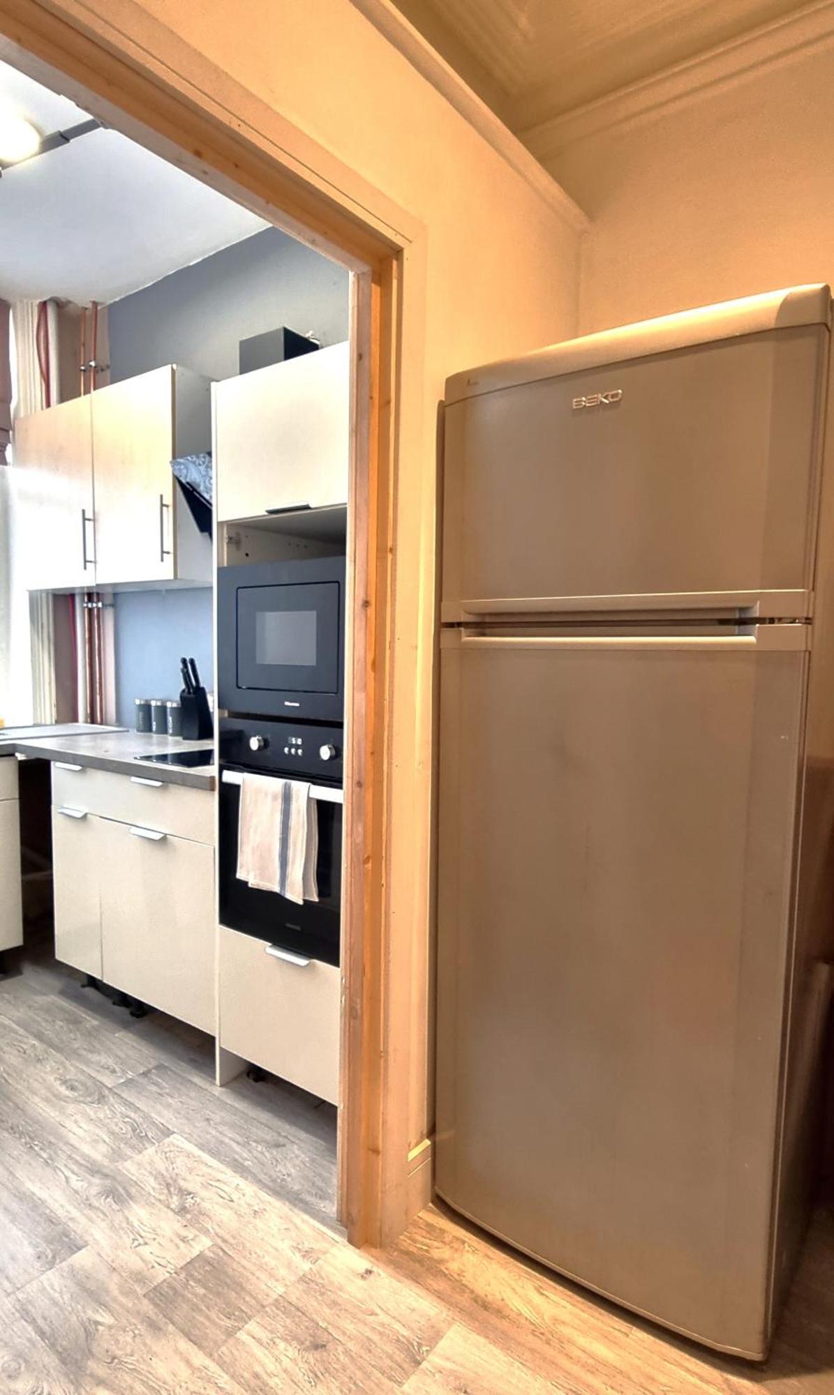 Bath Road Apartment *
