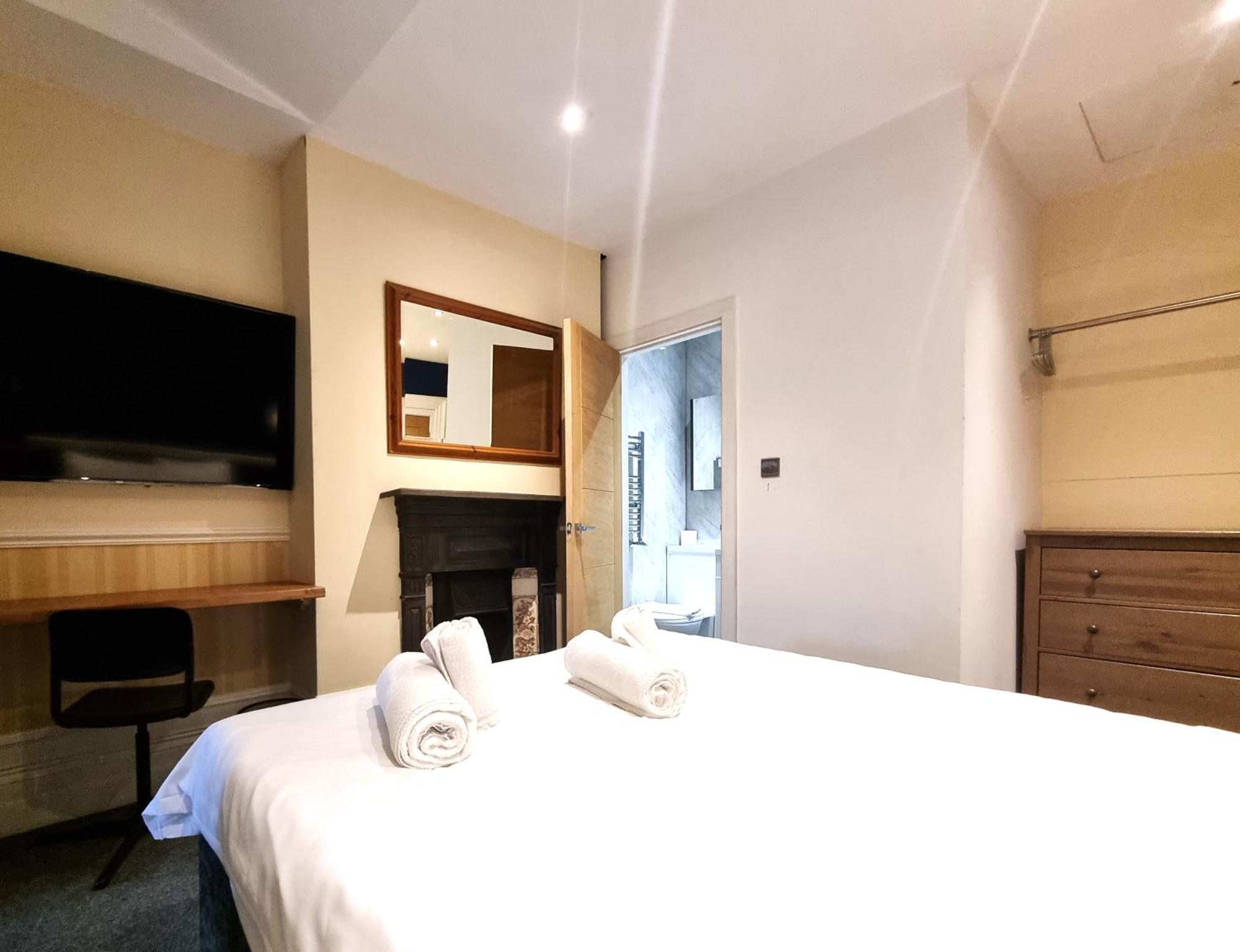 Bath Road Apartment