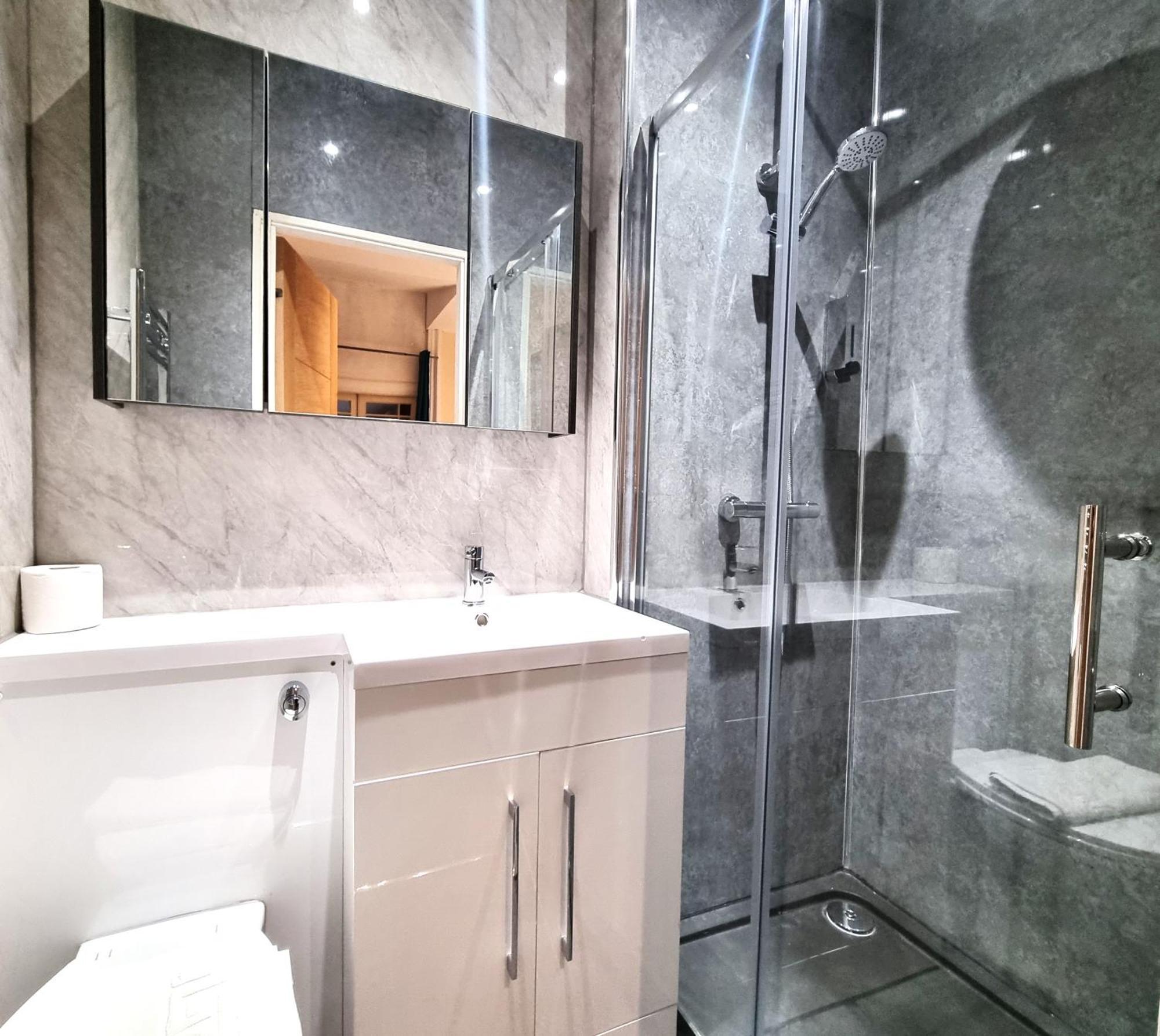 Apartment Bath Road