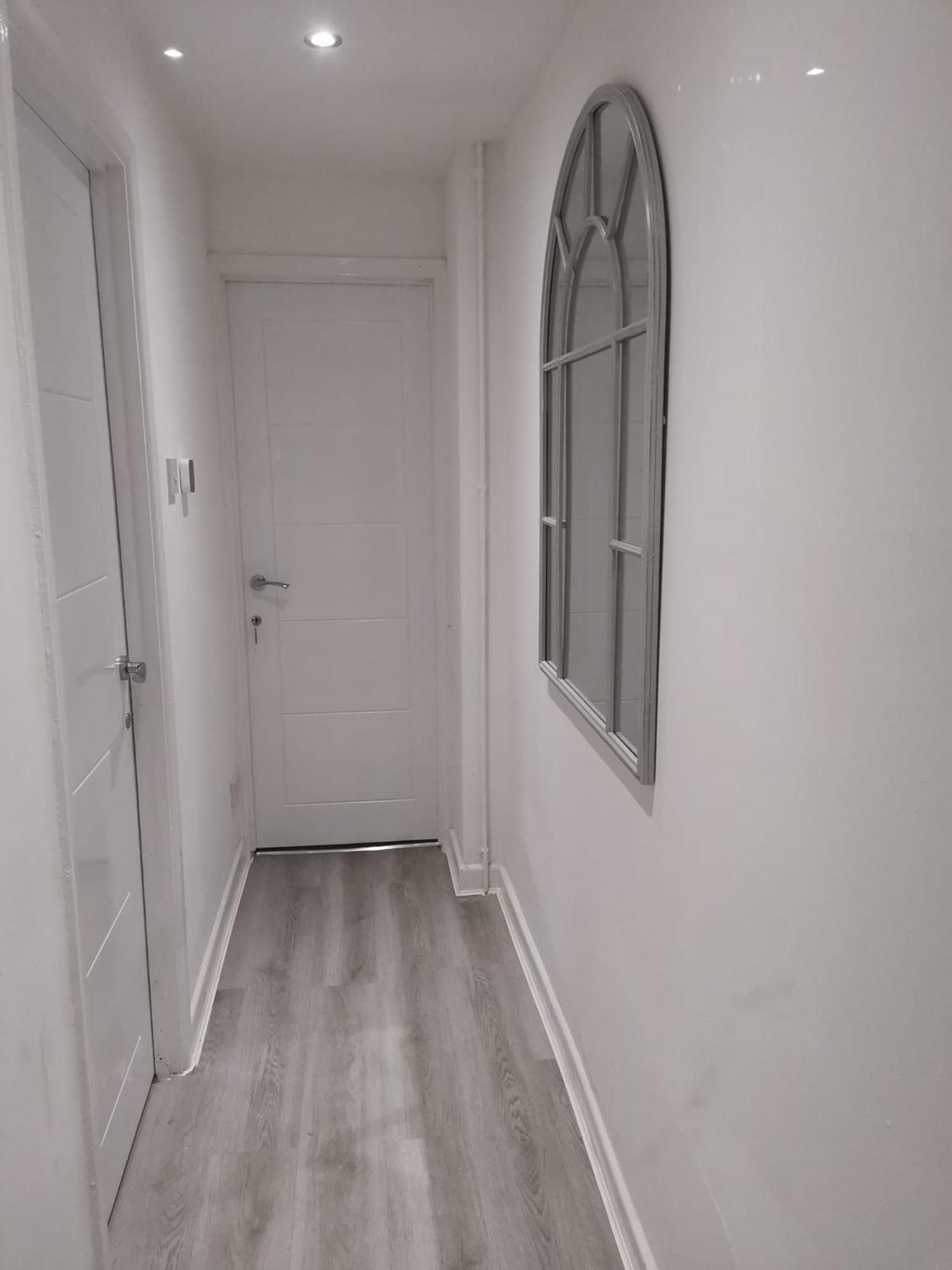 Amber Apartments, Free Parking, 3 Bedrooms, Sleeps 5, 1 En-suite 1 Bath/shower Apartment