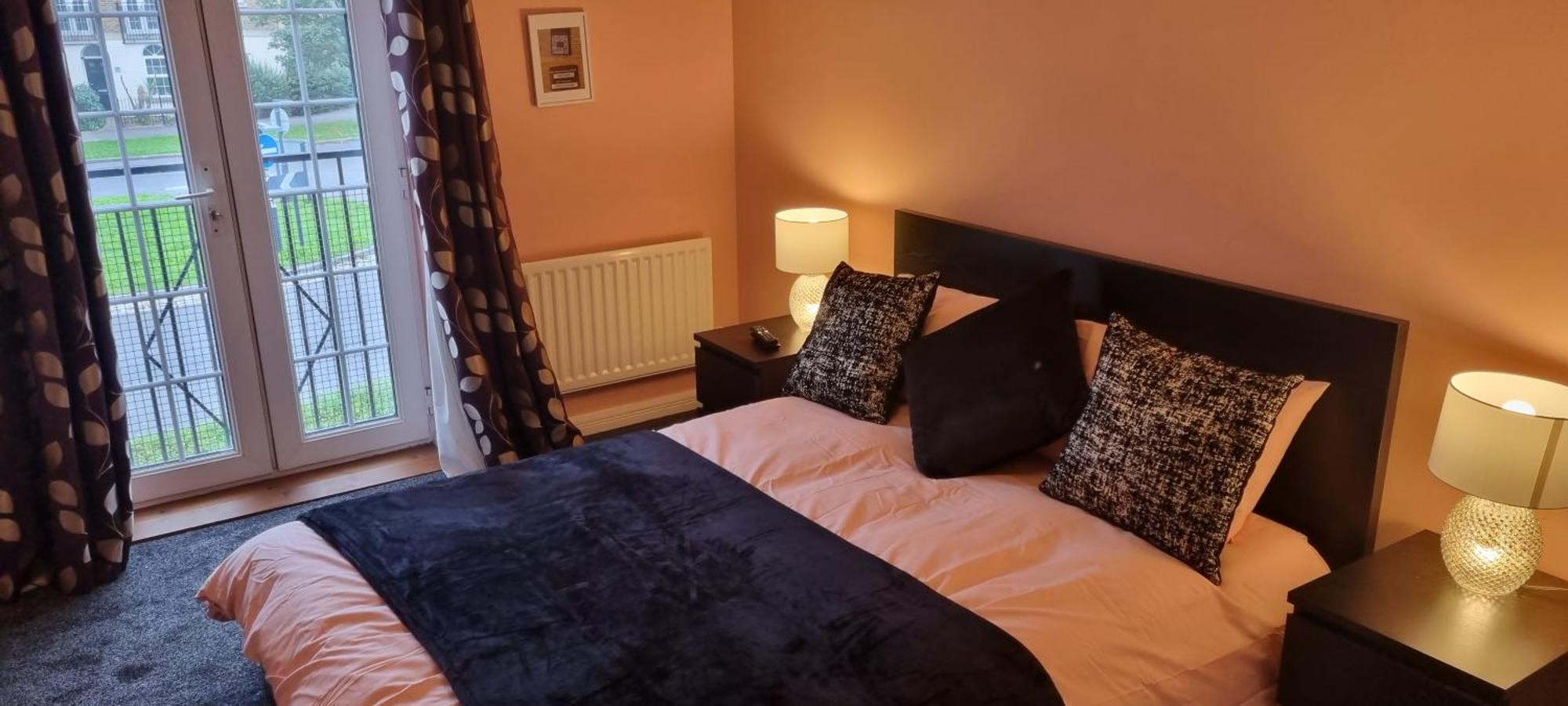 Homestay 6 Deluxe Doubles 2 With En In Large House - No Pets *