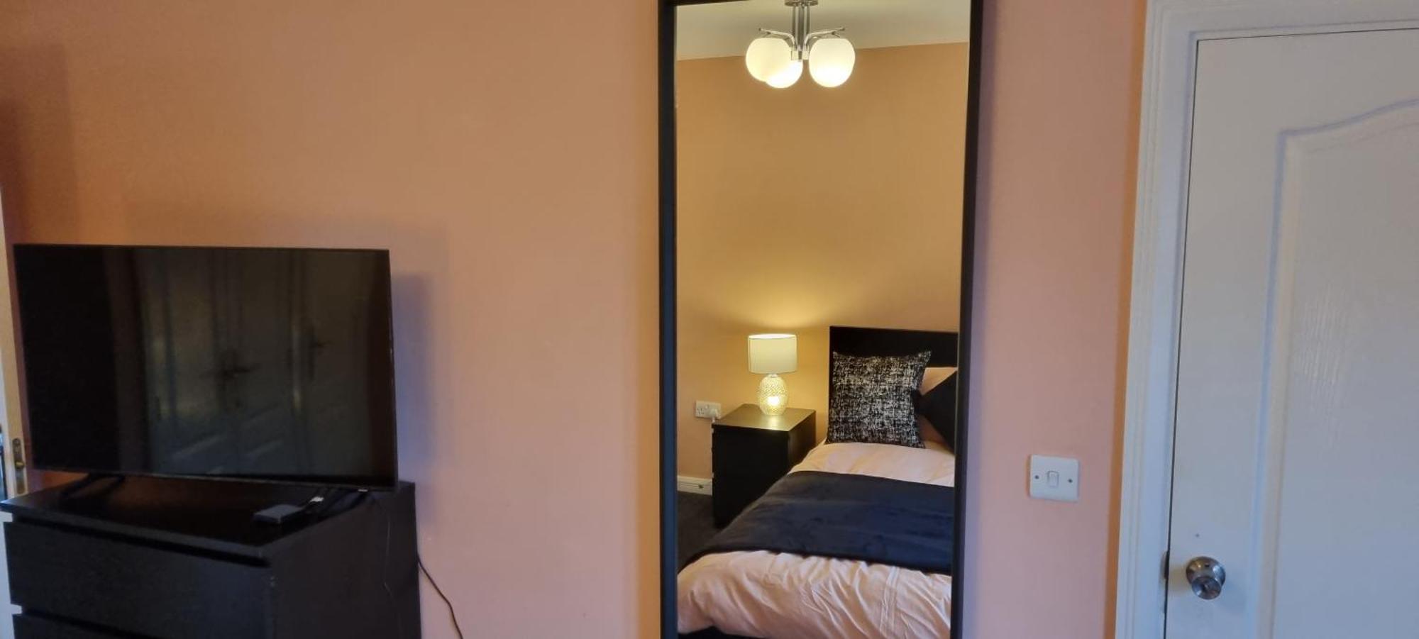Homestay 6 Deluxe Doubles 2 With En In Large House - No Pets