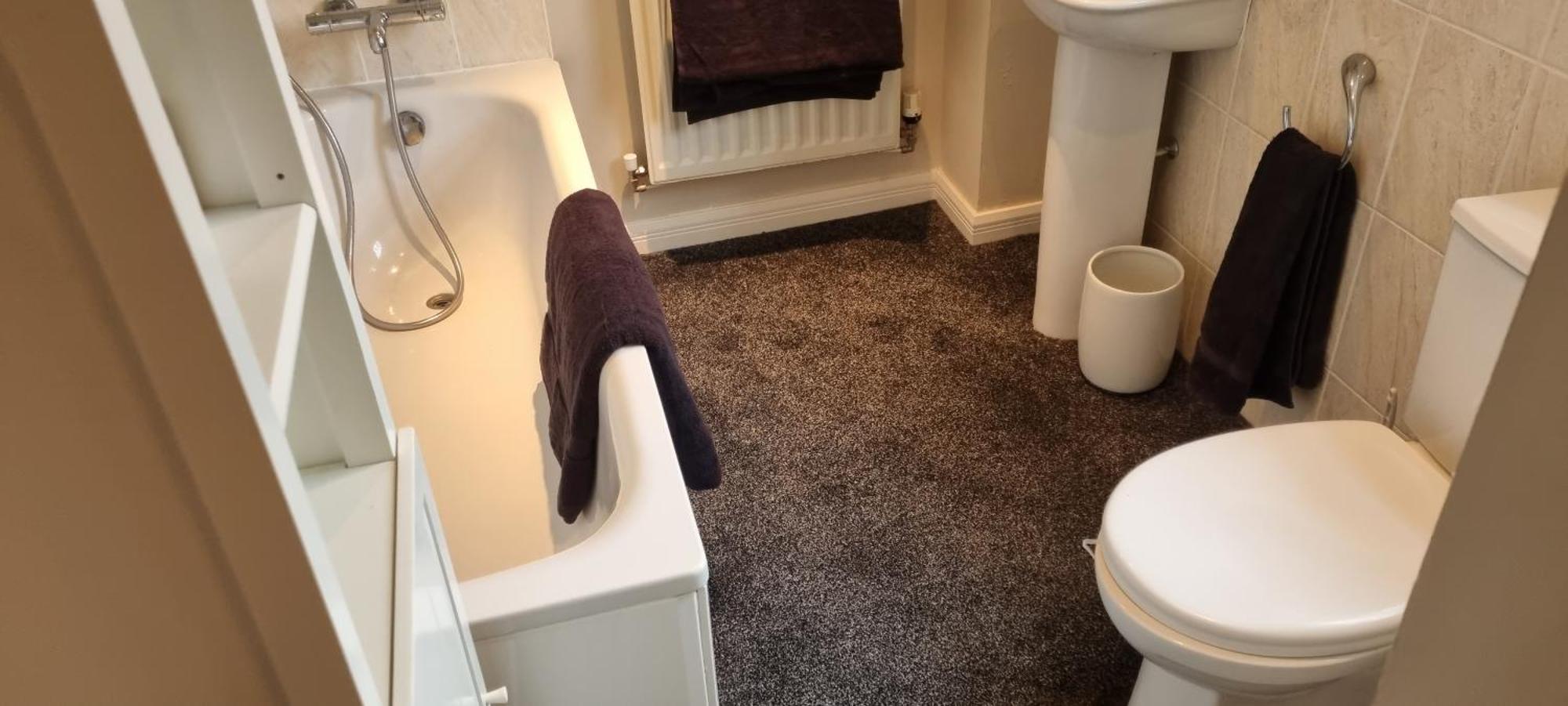 Homestay 6 Deluxe Doubles 2 With En In Large House - No Pets Swindon