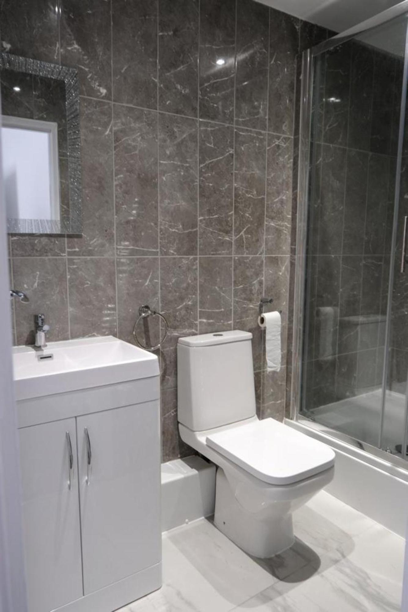 Amber Apartments, Free Parking, 3 Bedrooms, Sleeps 5, 1 En-suite 1 Bath/shower Apartment