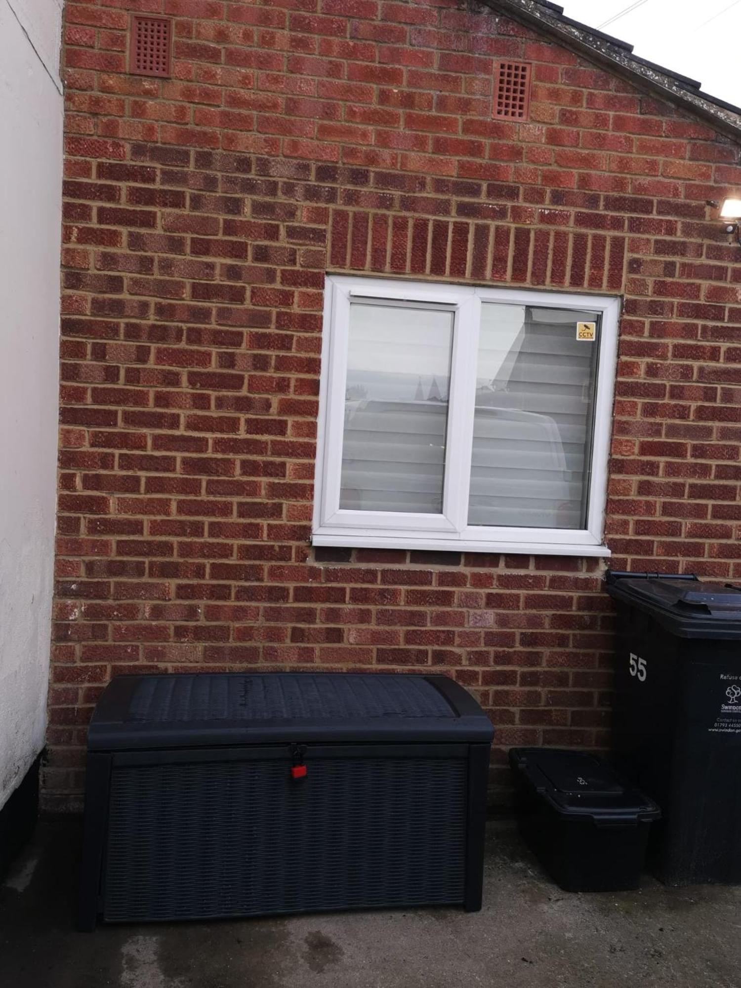 Amber Apartments, Free Parking, 3 Bedrooms, Sleeps 5, 1 En-suite 1 Bath/shower Swindon