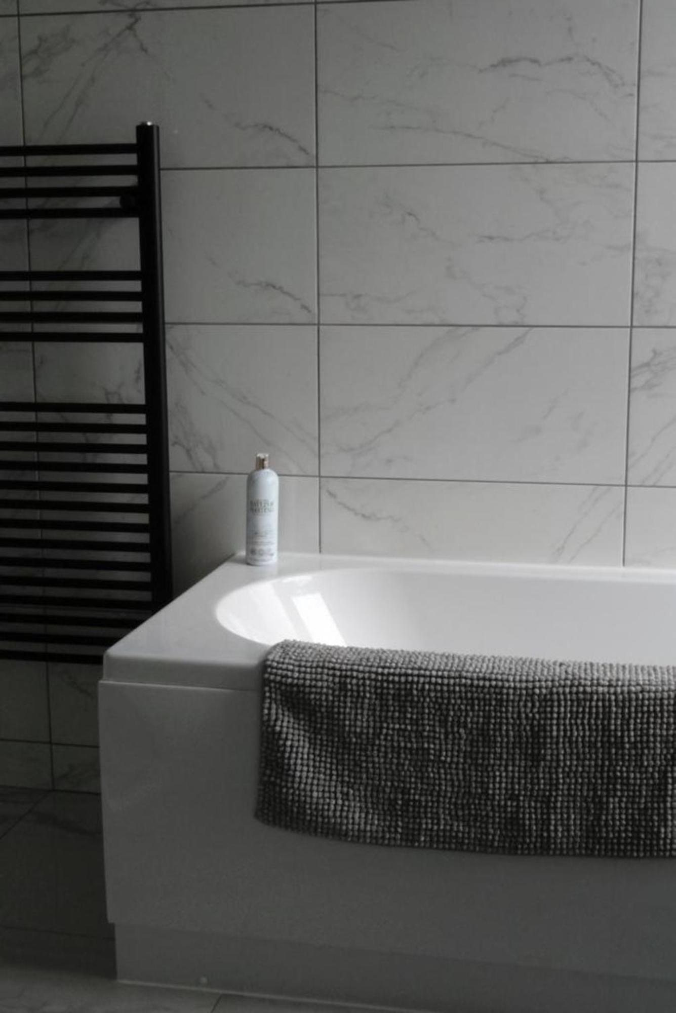 Executive Free On-site Parking, 2 En-suites, Sleeps 4, Swindon