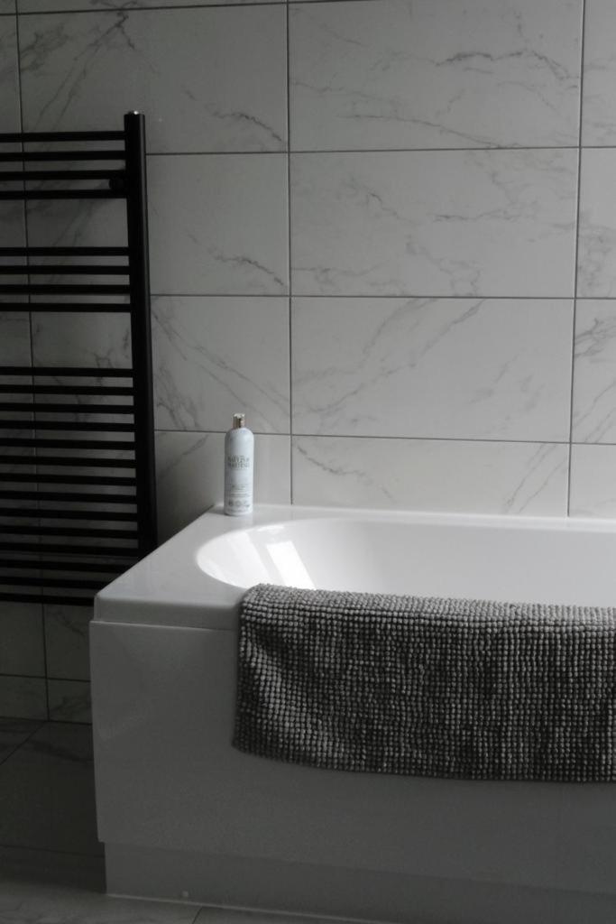 Executive Free On-site Parking, 2 En-suites, Sleeps 4, Apartment Swindon