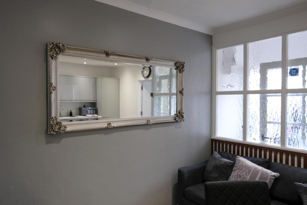 Apartment Executive Free On-site Parking, 2 En-suites, Sleeps 4,