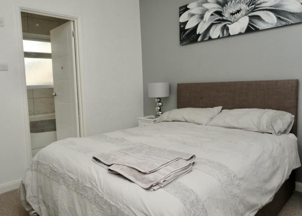 Apartment Executive Free On-site Parking, 2 En-suites, Sleeps 4, *