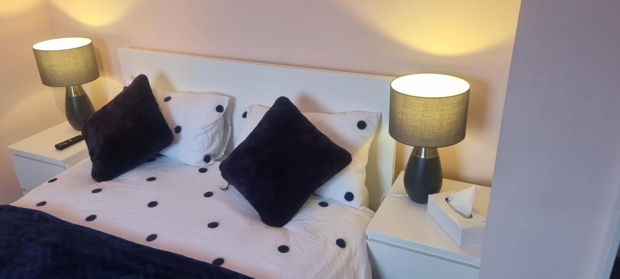 Homestay 6 Deluxe Doubles 2 With En In Large House - No Pets