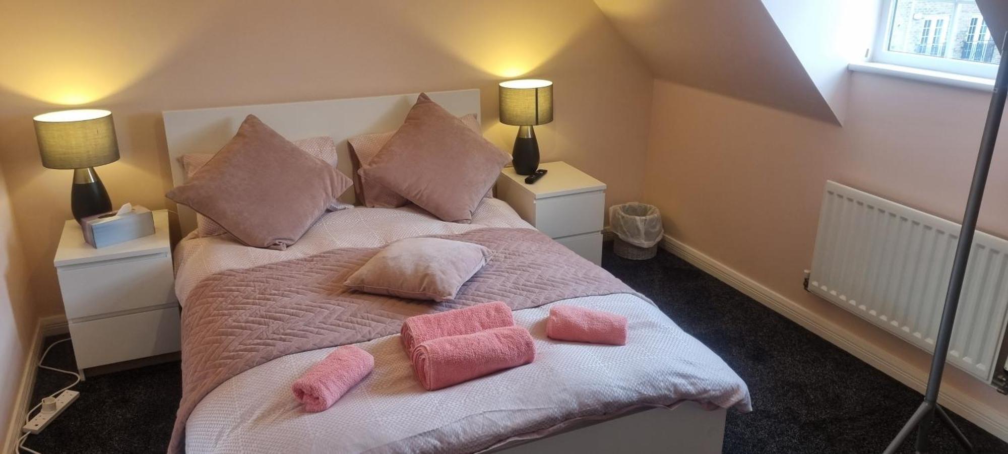 6 Deluxe Doubles 2 With En In Large House - No Pets Homestay Swindon
