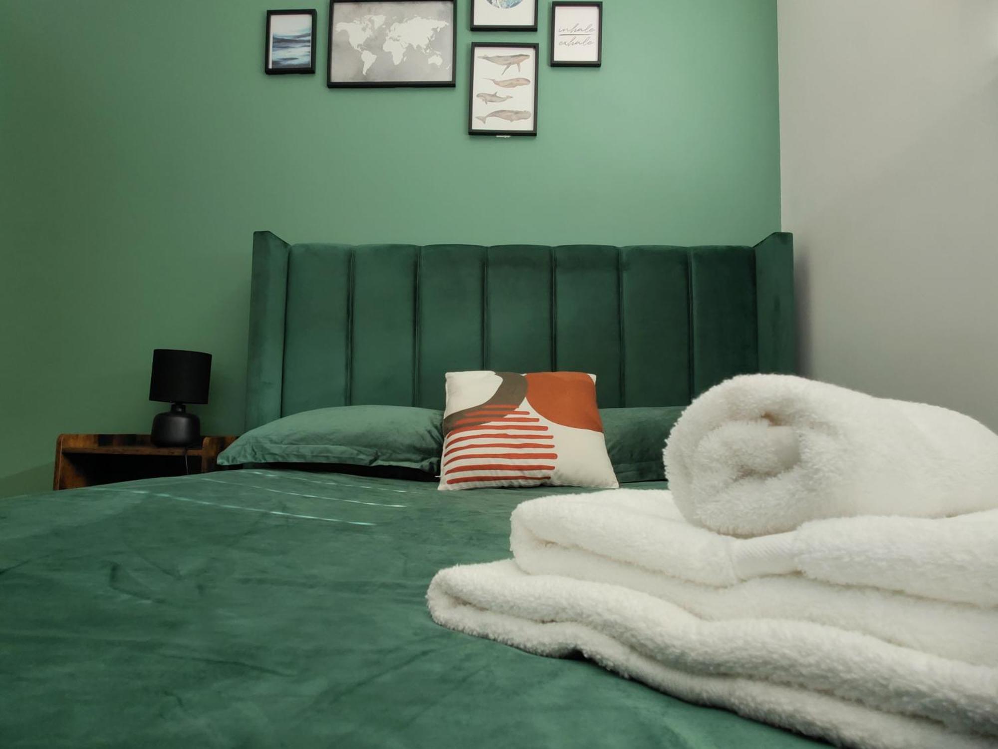Apartment Centered 2 Bed Serviced Apartment- Sherpa Homes Swindon