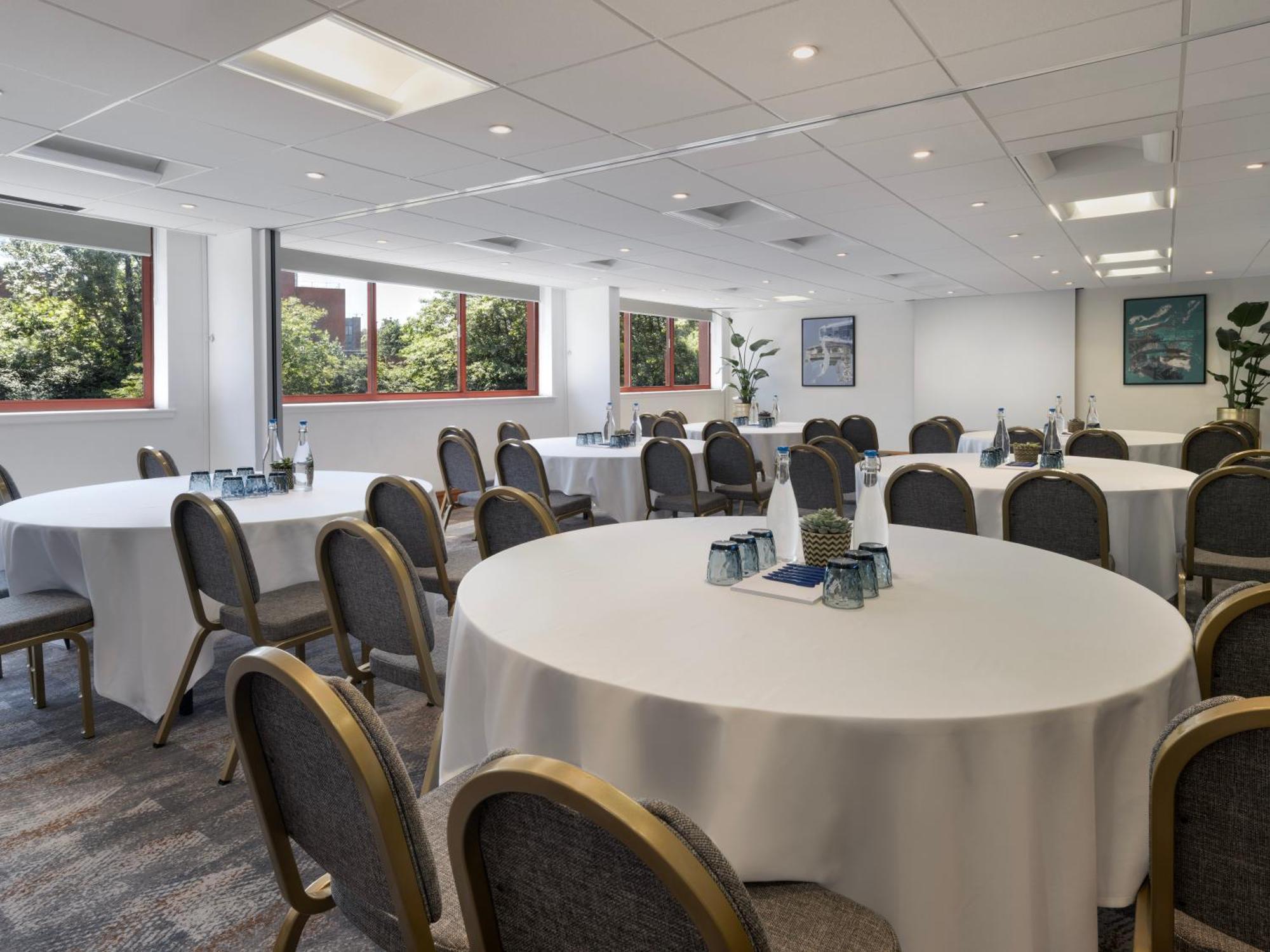 Delta By Marriott Khách sạn Swindon