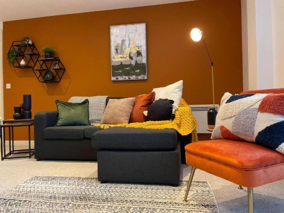 Paramount Living 105 *