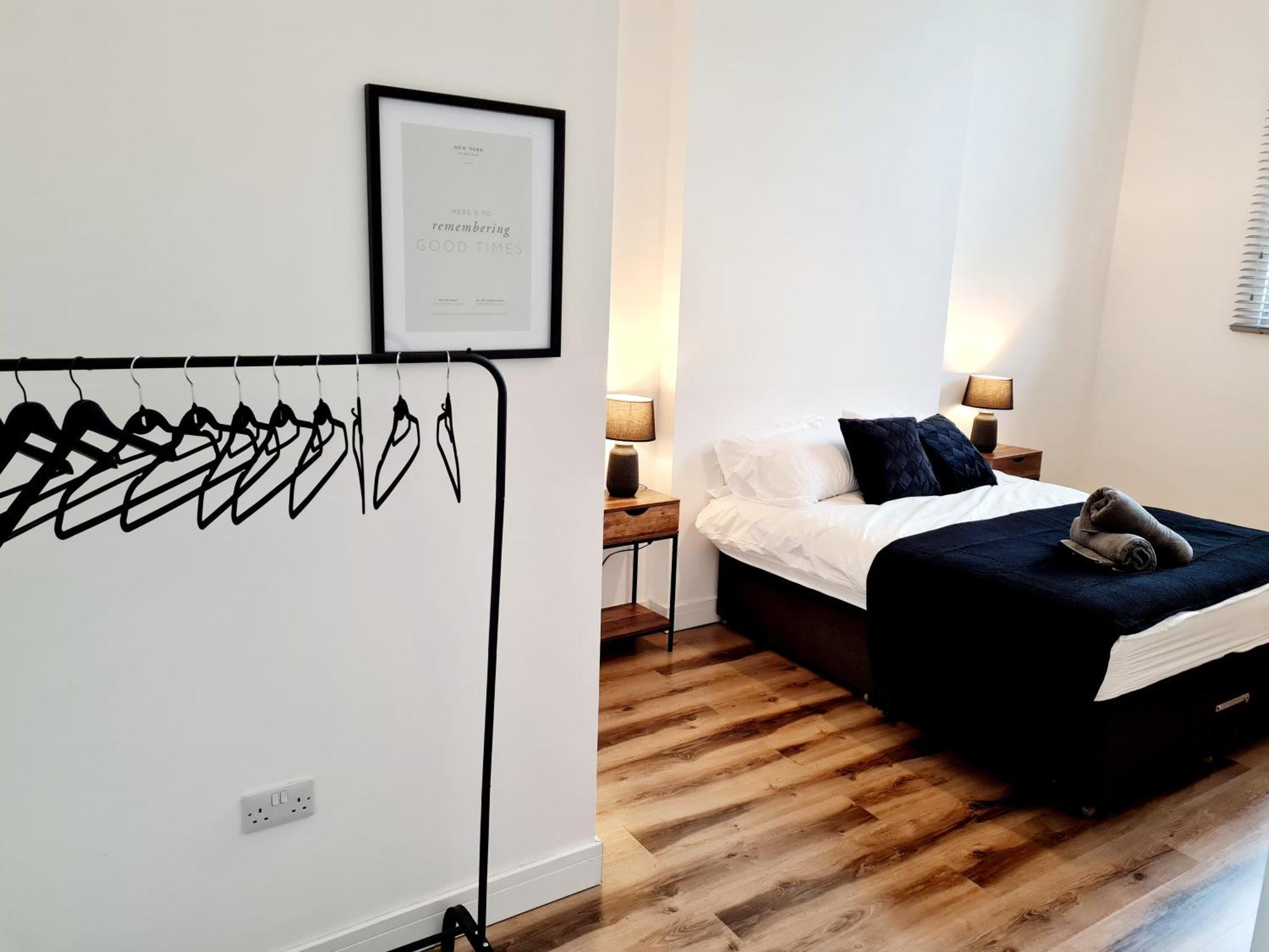Apartment Burkhardt Hall- Parking Included- Sleeps 4 Swindon