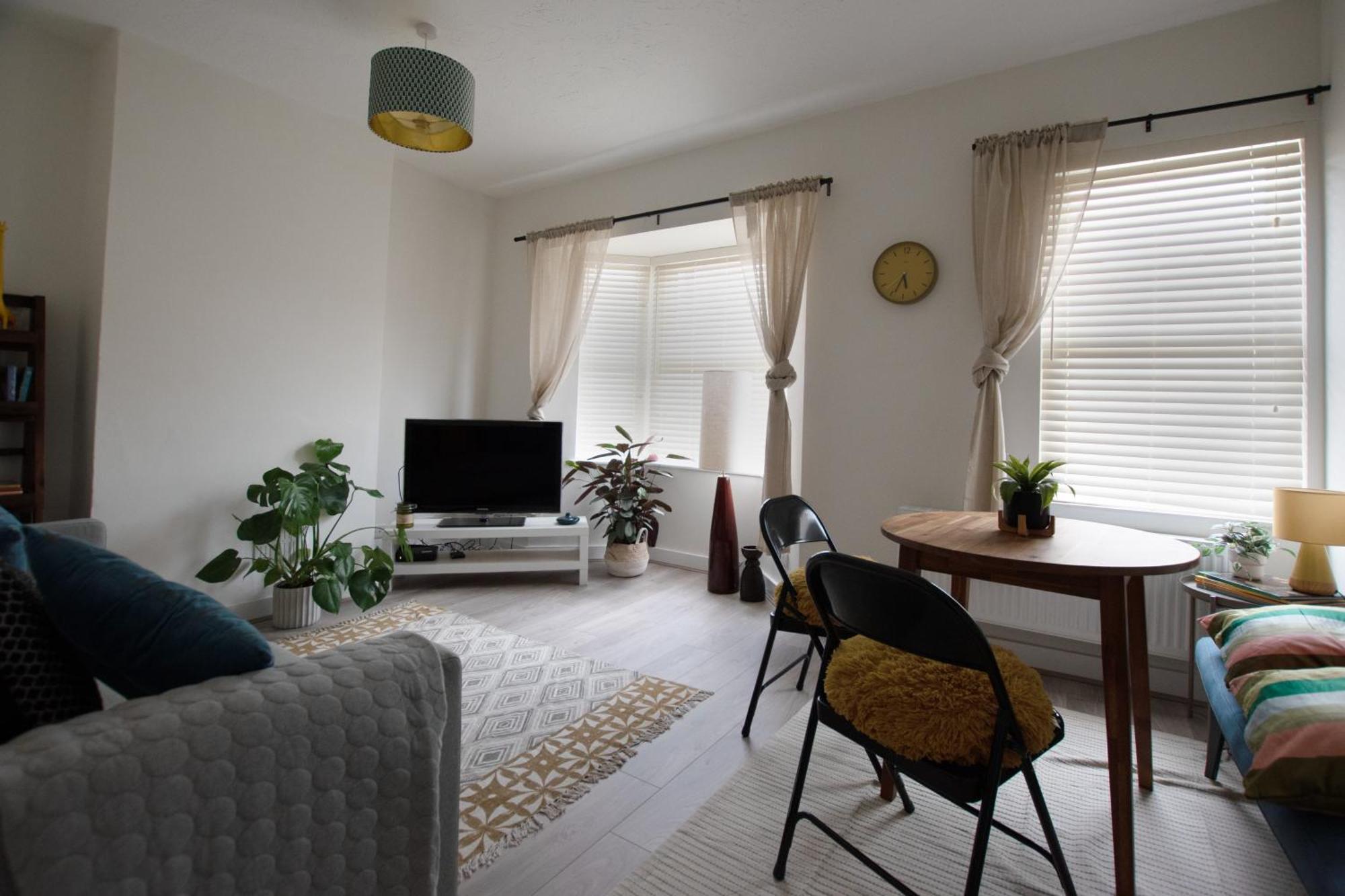 Apartment Homely With Free Parking
