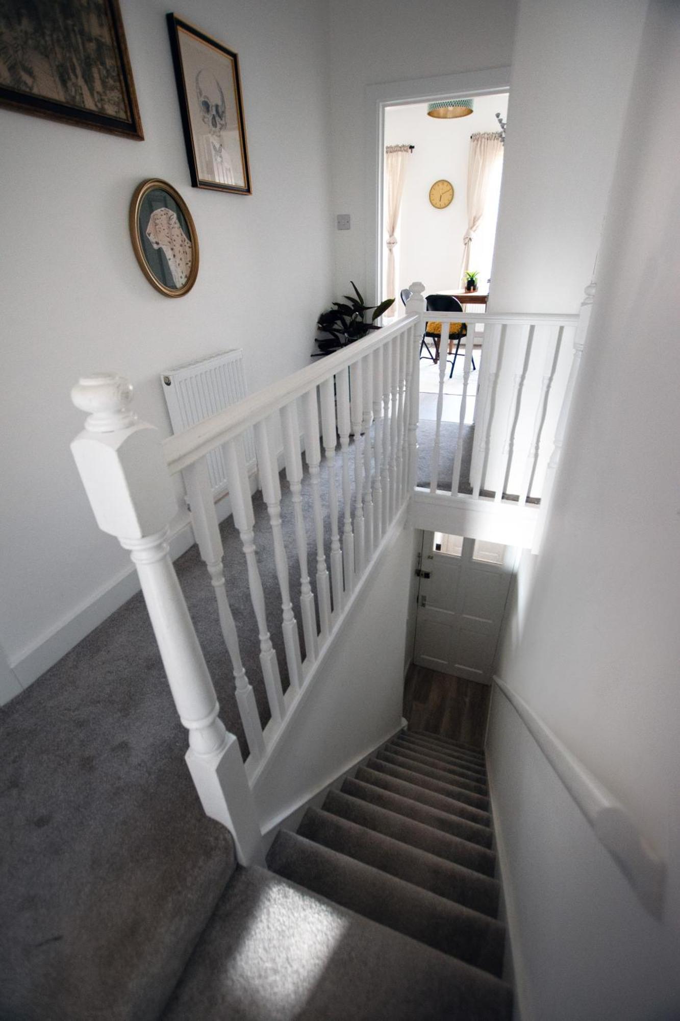 Homely With Free Parking Apartment *