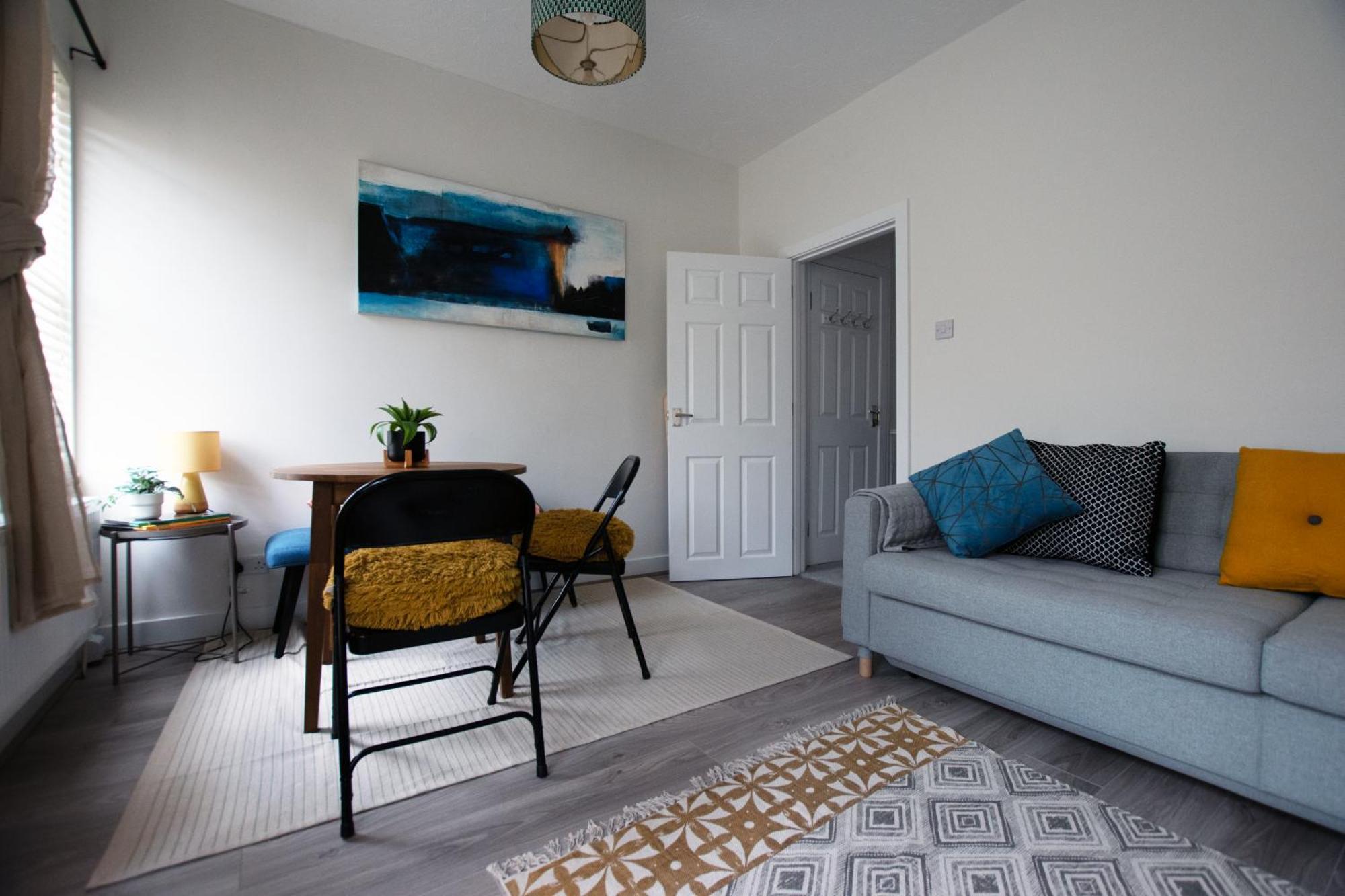 Apartment Homely With Free Parking