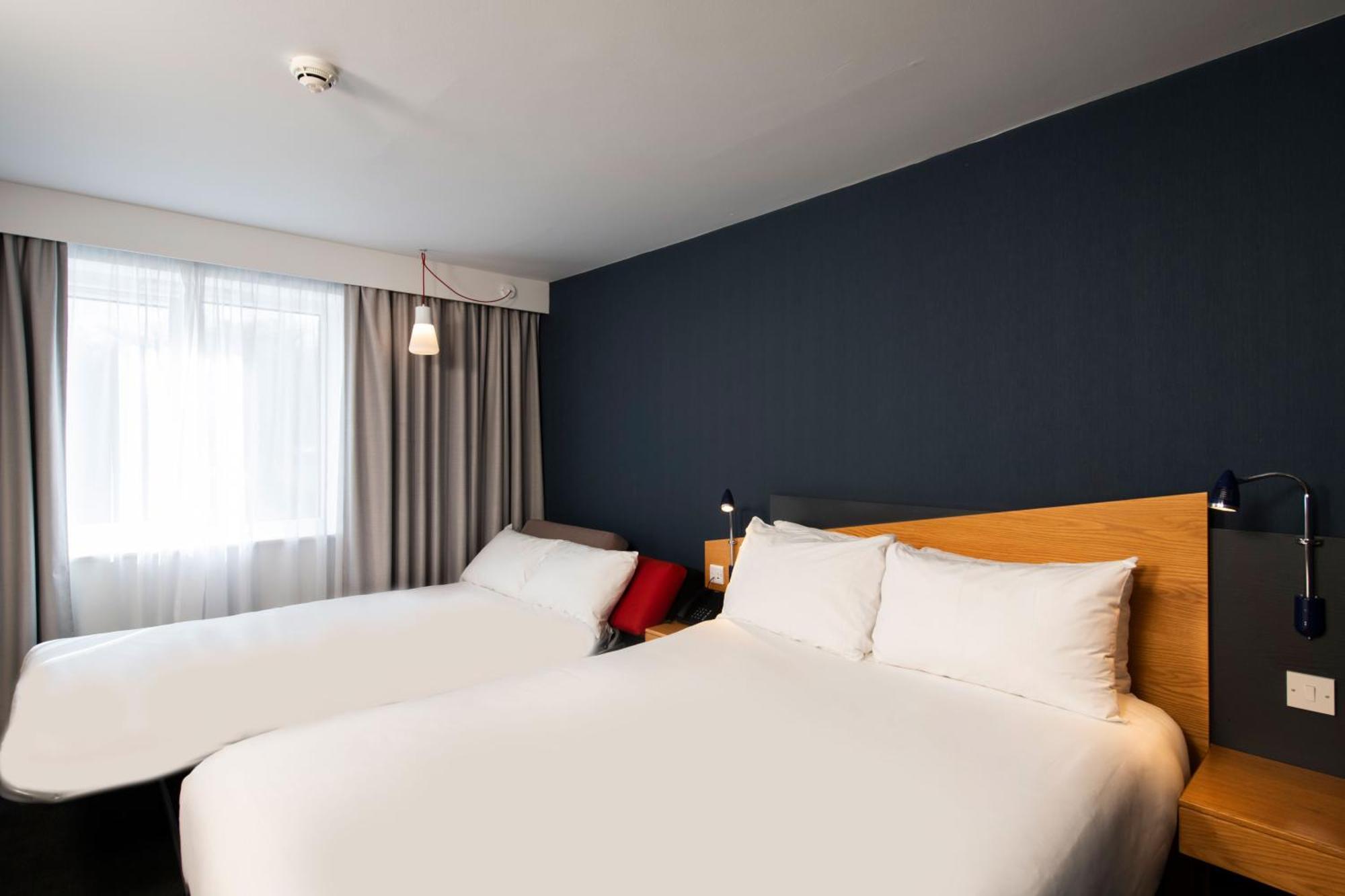 Express West By Ihg