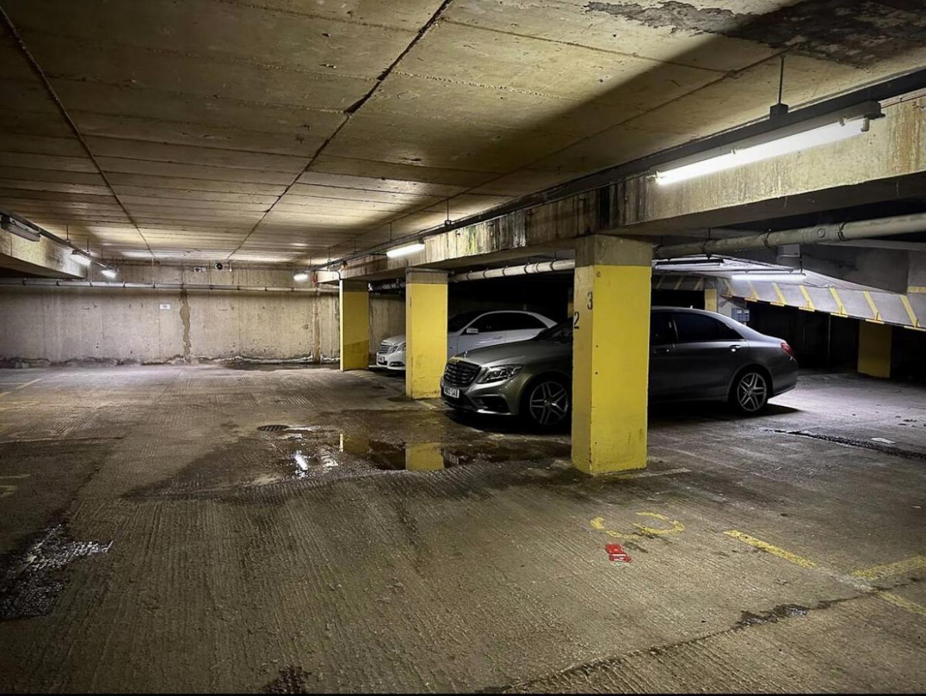 Escape In Town Centre - Free Parking * Swindon