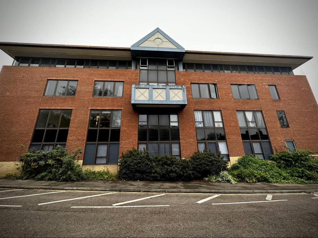 Escape In Town Centre - Free Parking * Swindon