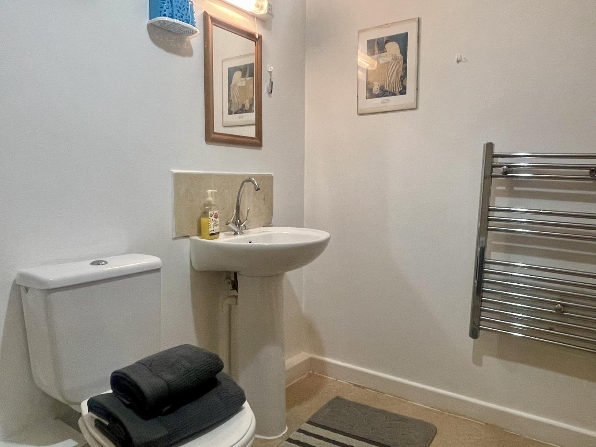 Hk Life Serviced , Centre Apartment Swindon