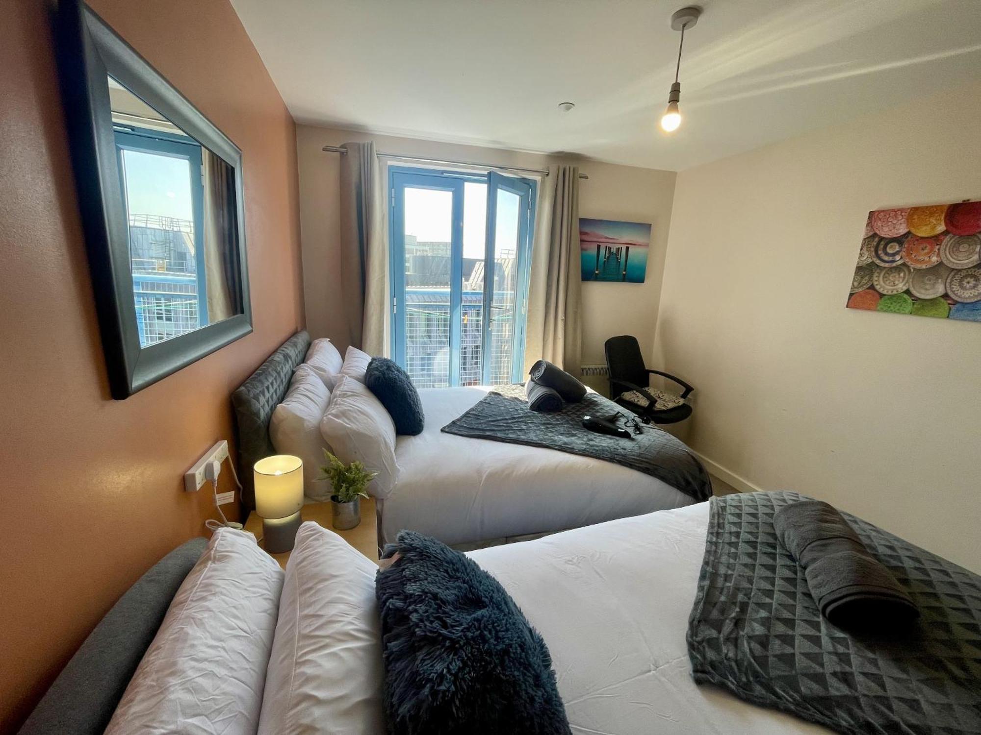 Hk Life Serviced , Centre Apartment Swindon