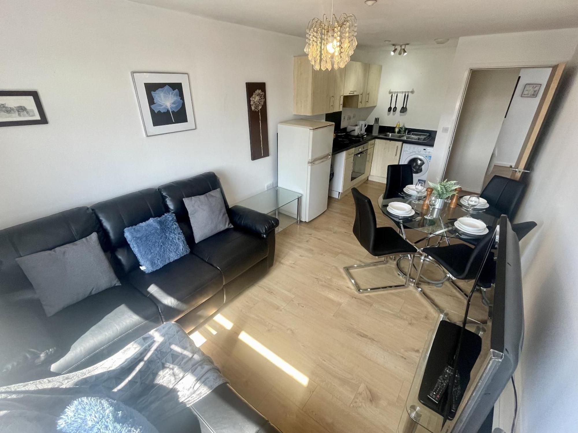 Hk Life Serviced , Centre Apartment Swindon