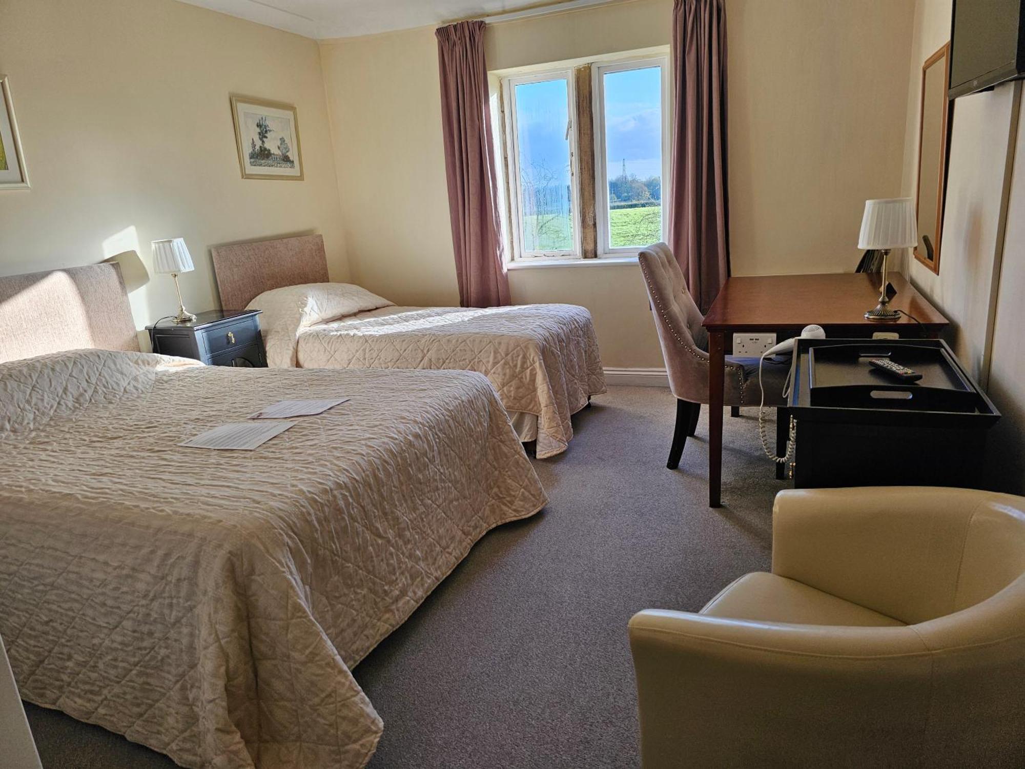 Schoolhouse Restaurant And 3* Swindon