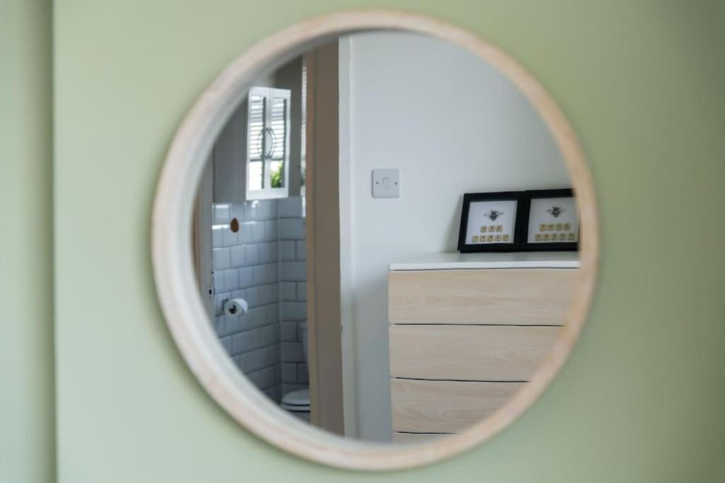 Juniper Close Retreat * Swindon