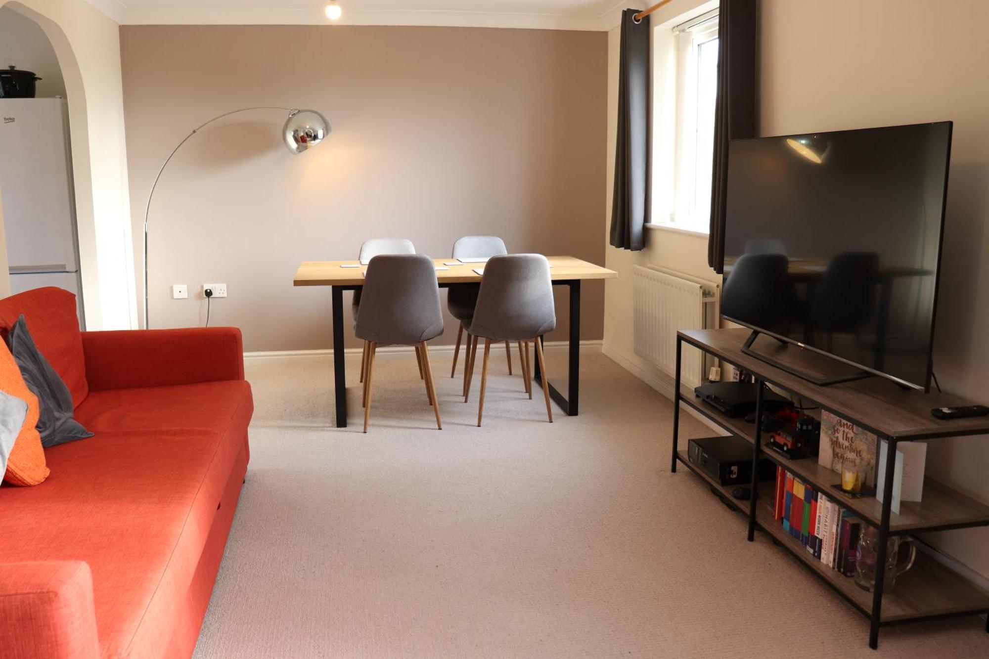 Coach House Studio Flat In A Quiet Suburb With Private Parking Apartment