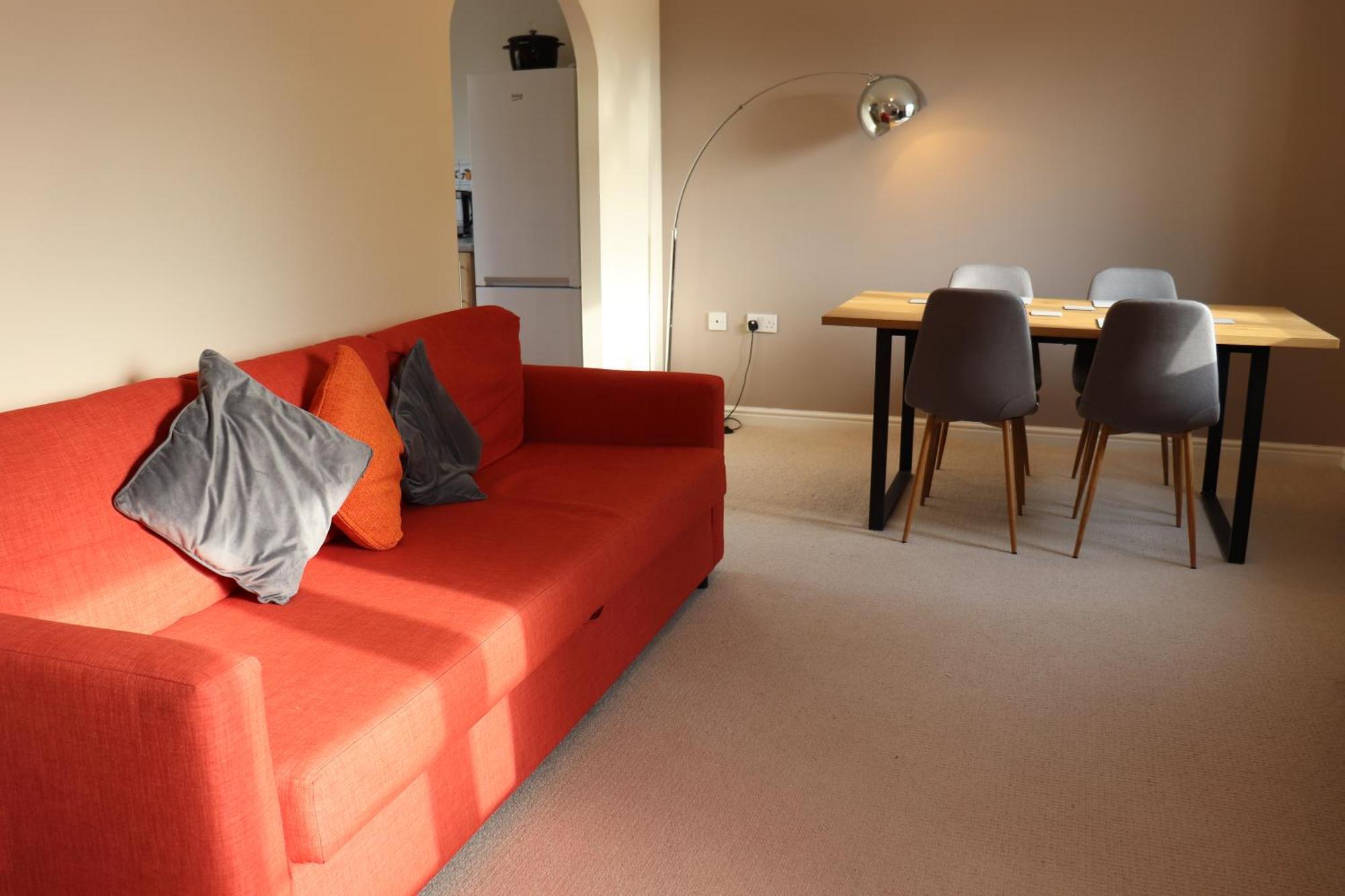 Coach House Studio Flat In A Quiet Suburb With Private Parking Apartment