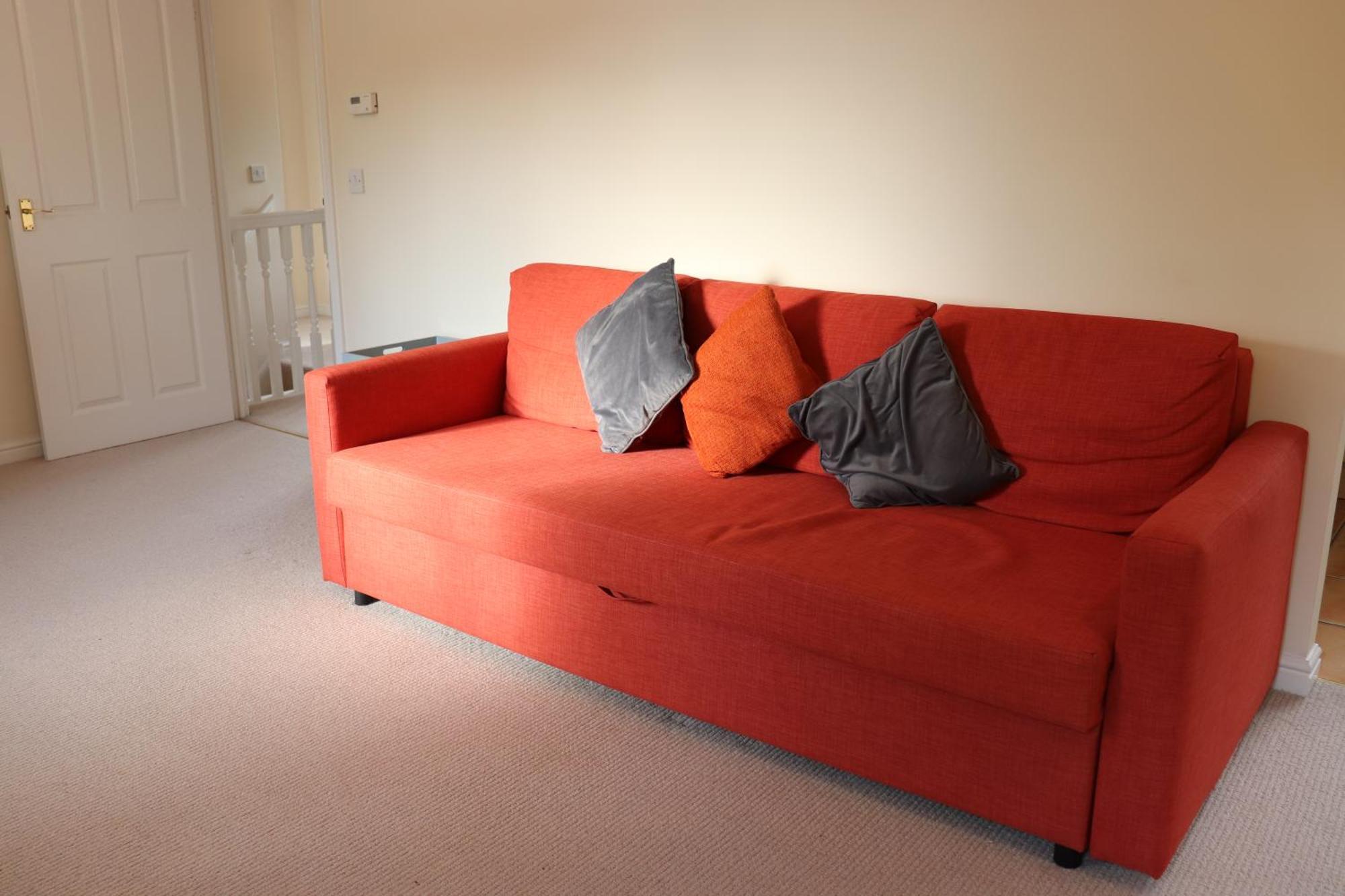 Apartment Coach House Studio Flat In A Quiet Suburb With Private Parking