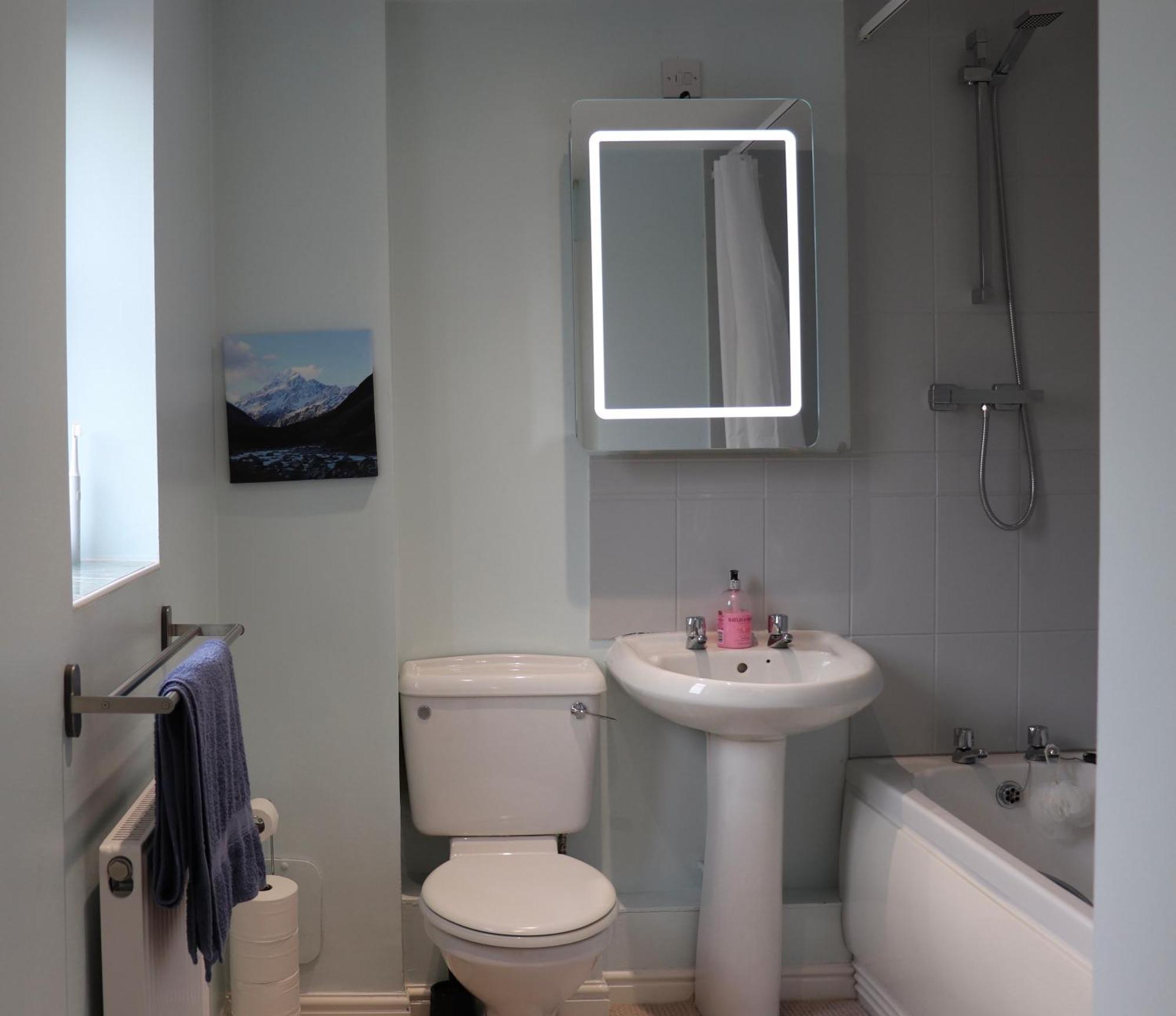 Coach House Studio Flat In A Quiet Suburb With Private Parking Apartment *