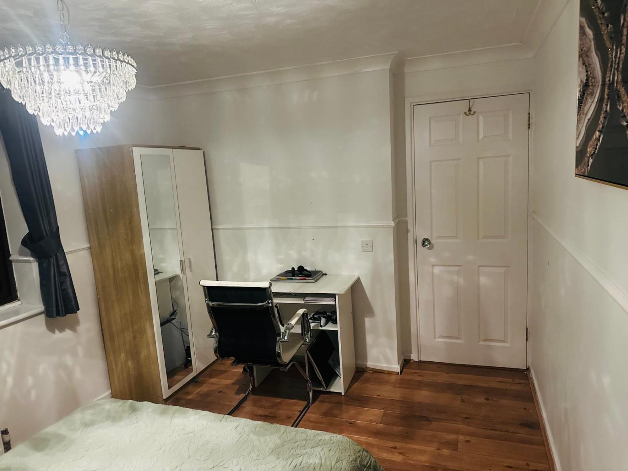 Guest house Away From Swindon