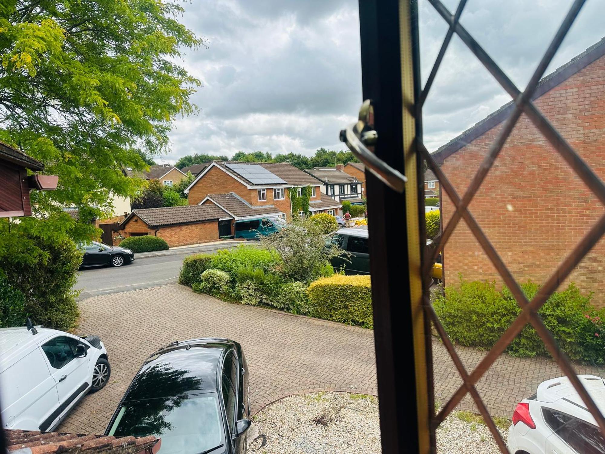 Guest house Away From Swindon