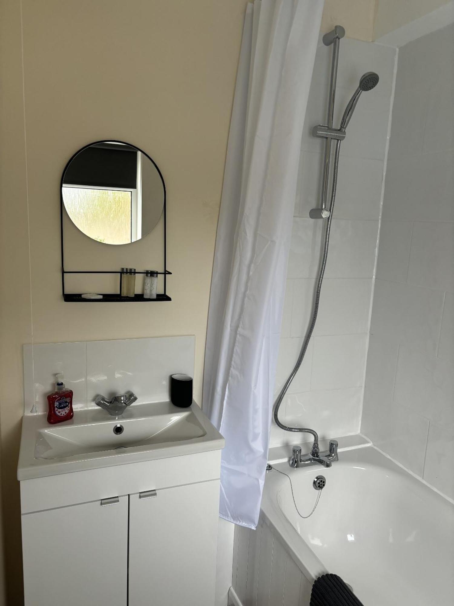 Apartment - 1 Bed, Cosy Retreat Swindon
