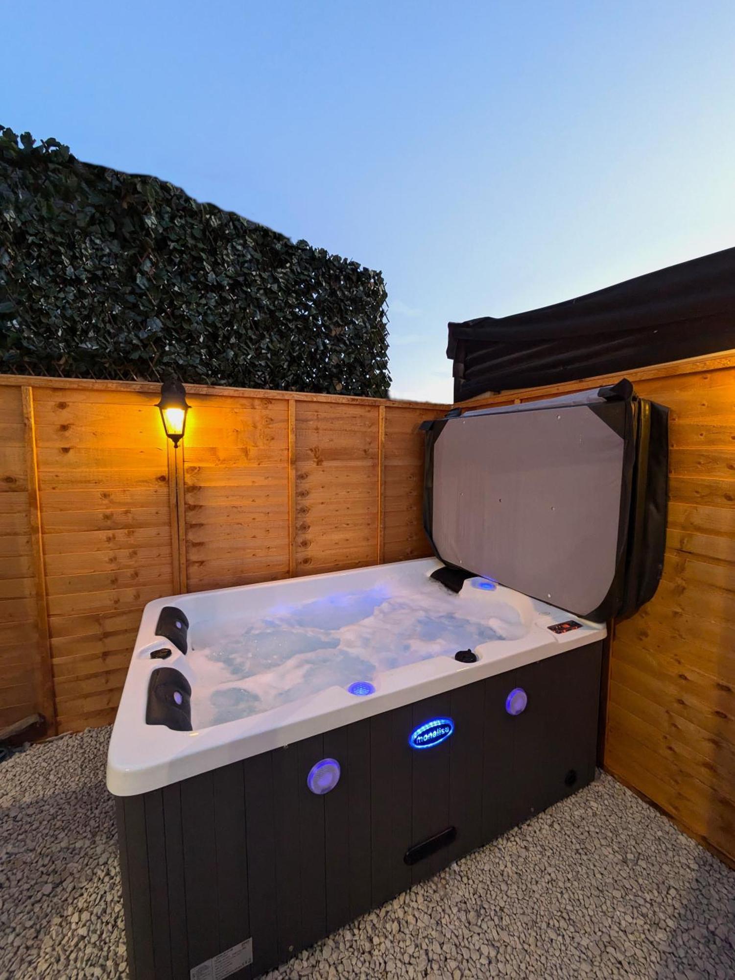 Hot Tub Retreat - *