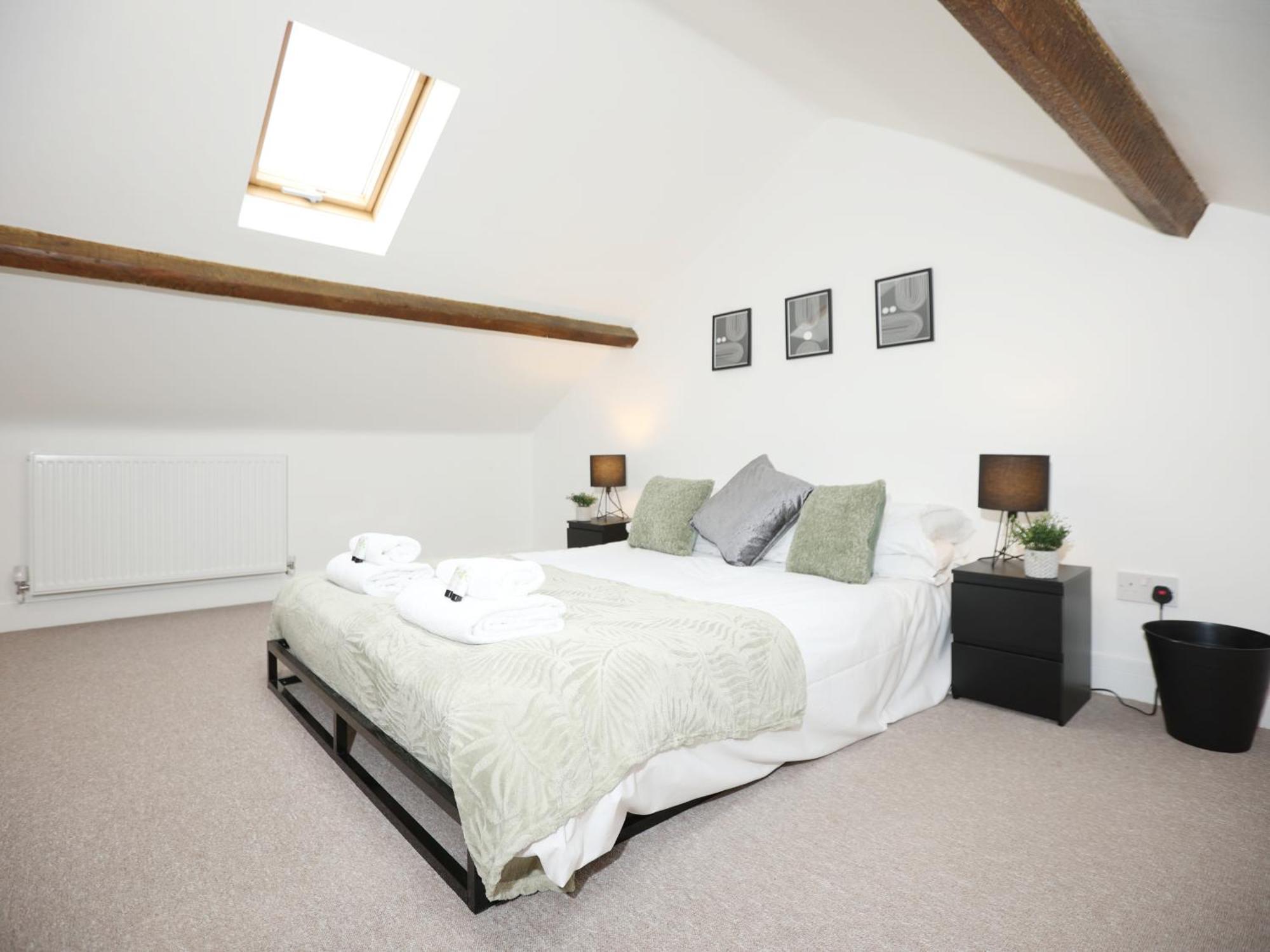 Havelock By N And N Ltd, Centre, Ideal For Contractors, Professionals, Close To Centre, Long Disc Available Swindon
