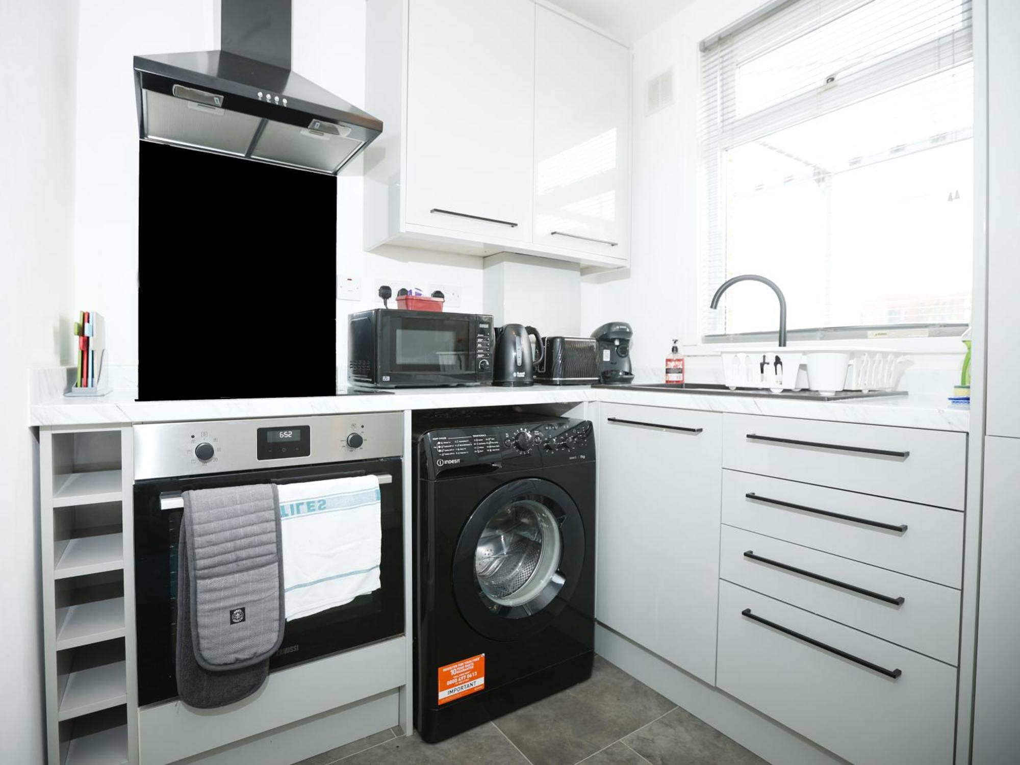 Havelock By N And N Ltd, Centre, Ideal For Contractors, Professionals, Close To Centre, Long Disc Available Apartment Swindon