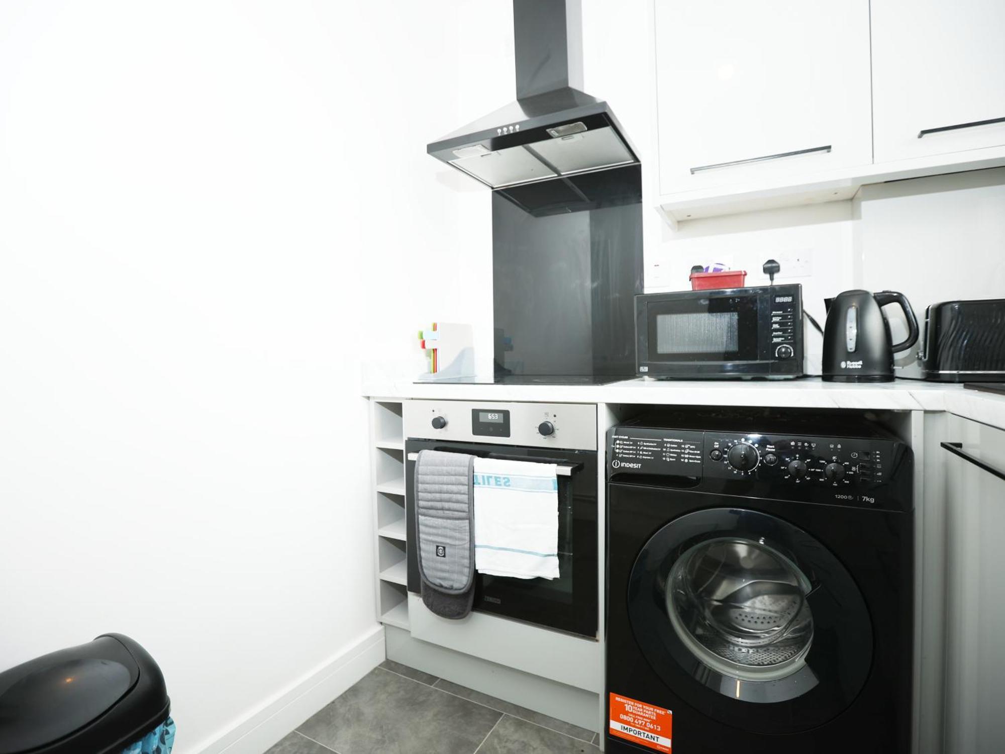 Havelock By N And N Ltd, Centre, Ideal For Contractors, Professionals, Close To Centre, Long Disc Available * Swindon