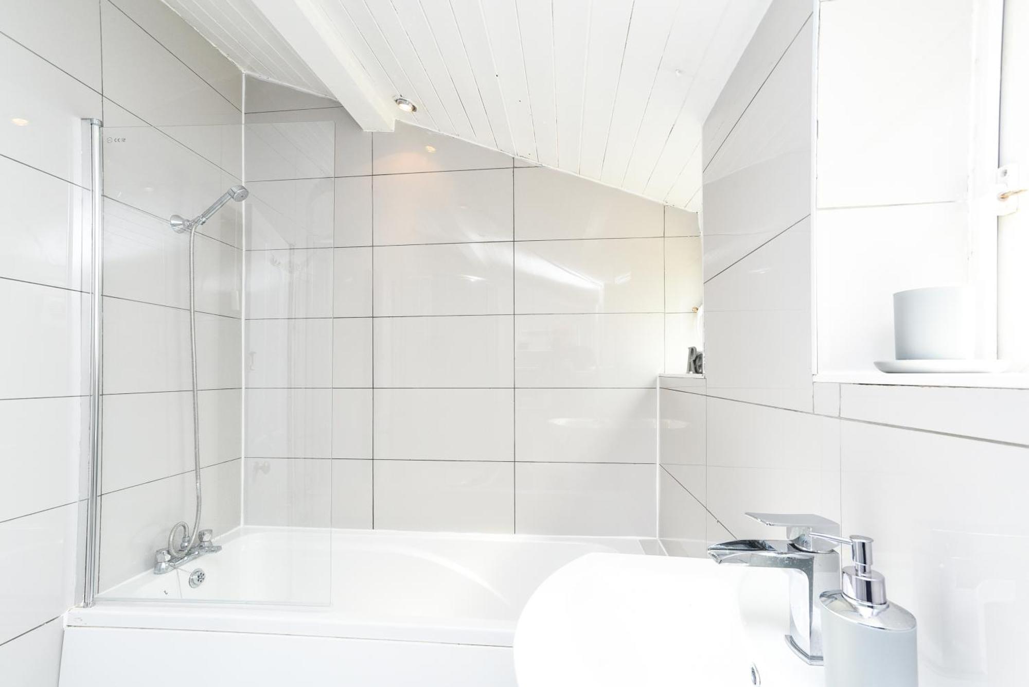 Parkside Victorian Retreat Near Town Centre